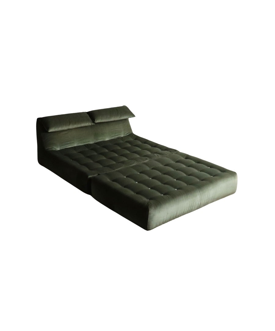 Le_bambole_bed_in_green_velvet_By_Mario_Bellini_for_B&B_Italia,_1970s