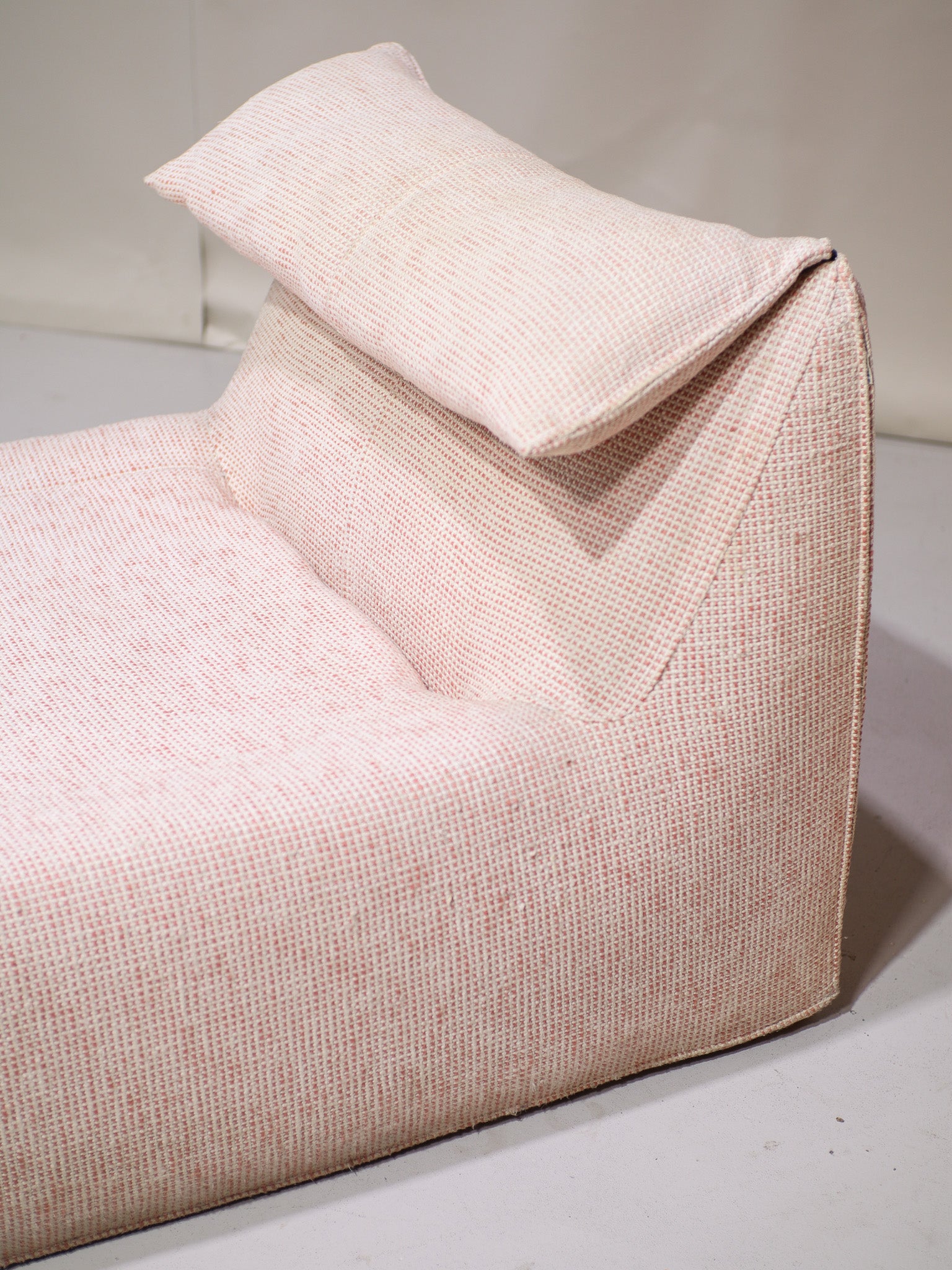 Le_Bambole_daybed_B&B_Italia_Mario_Bellini_Italy_1970s