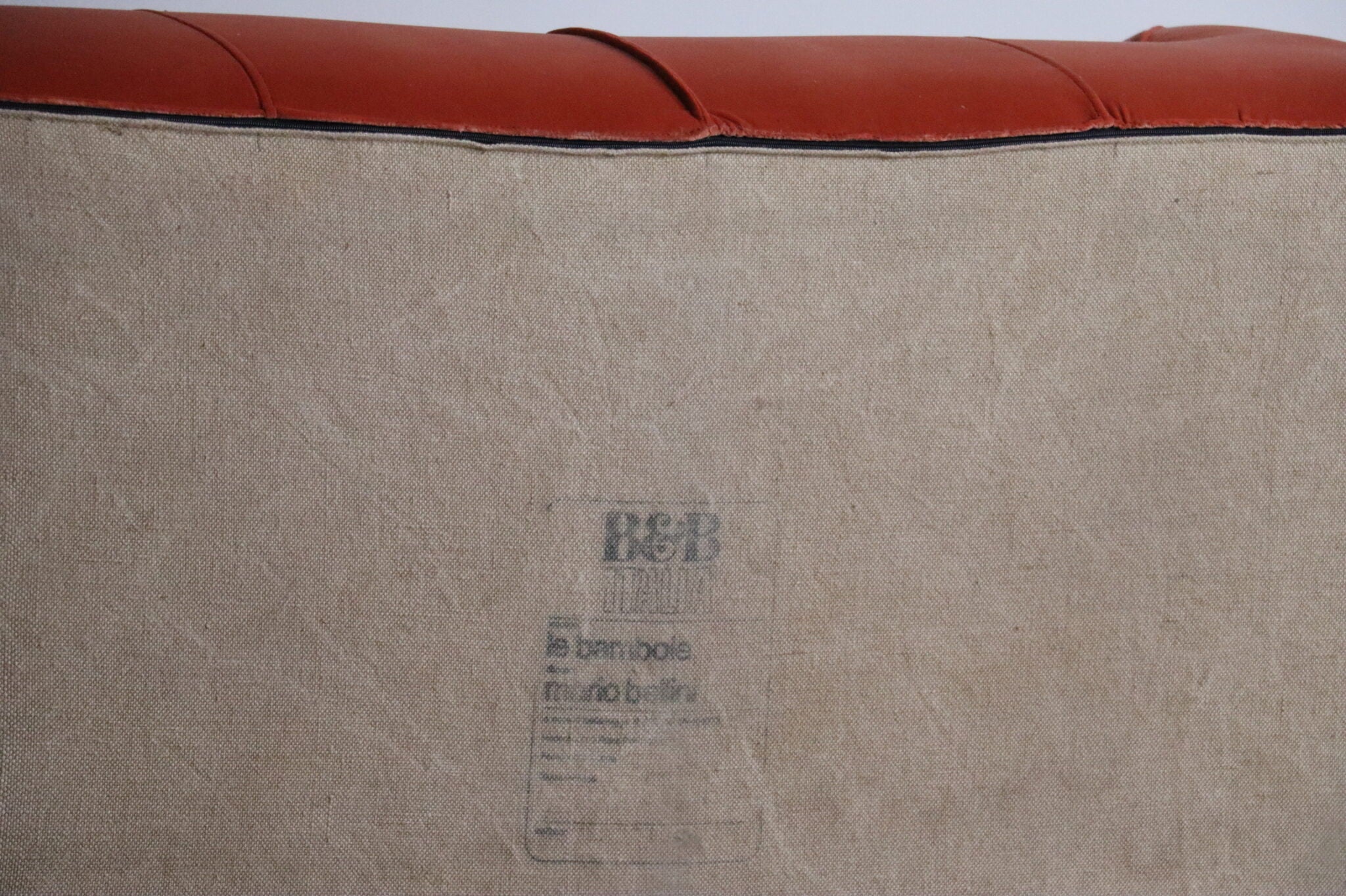 Le_Bambole_sofa_in_coral_velvet_By_Mario_Bellini_For_B&B_Italia,_1970s