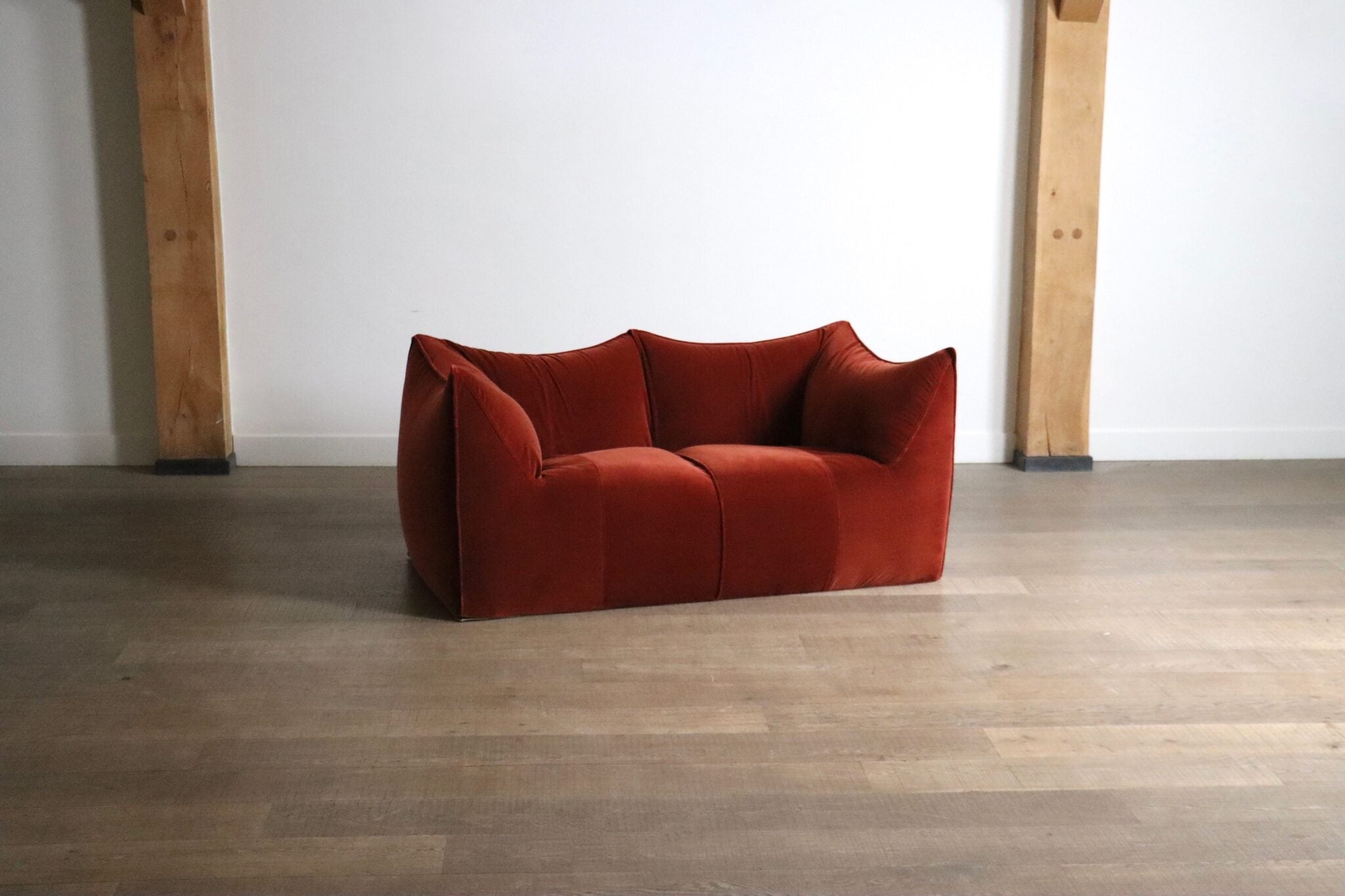 Le_Bambole_sofa_in_velvet_By_Mario_Bellini_For_B&B_Italia,_1970s