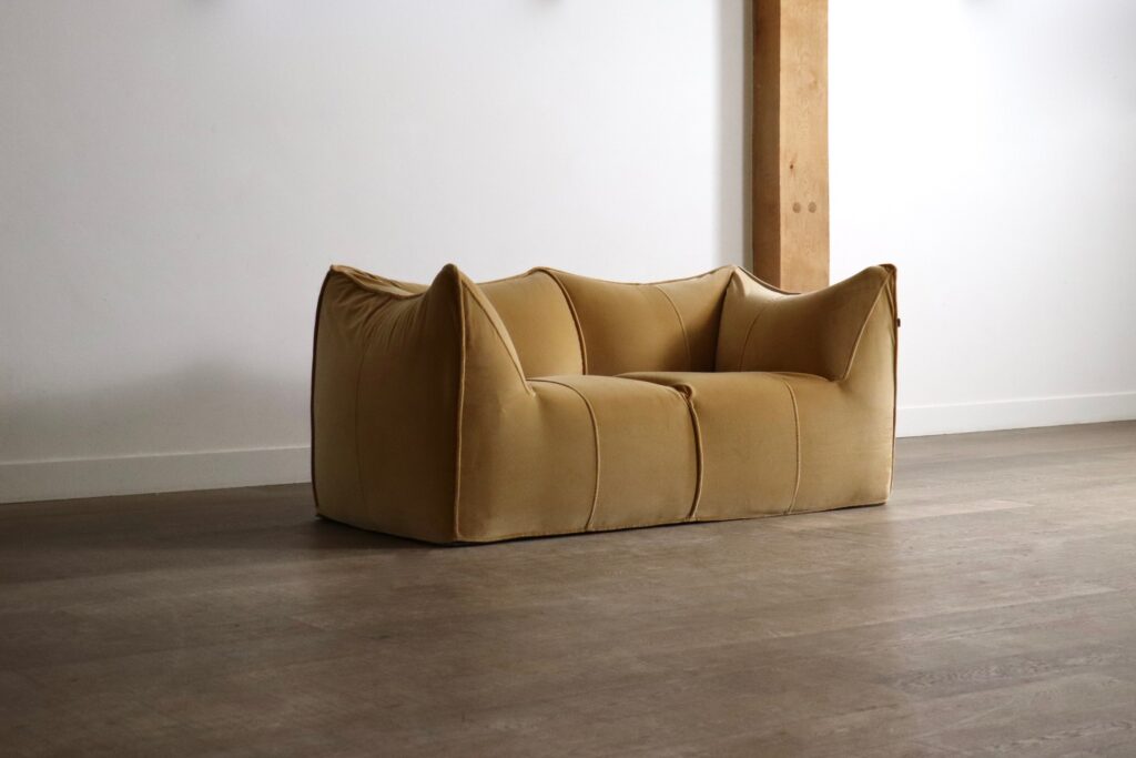 Le_Bambole_Velvet_Sofa_by_Mario_Bellini_for_B&B_Italia,_Italian_Mid-Century_Modern,_1970s