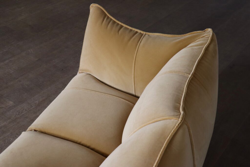 Le_Bambole_Velvet_Sofa_by_Mario_Bellini_for_B&B_Italia,_Italian_Mid-Century_Modern,_1970s