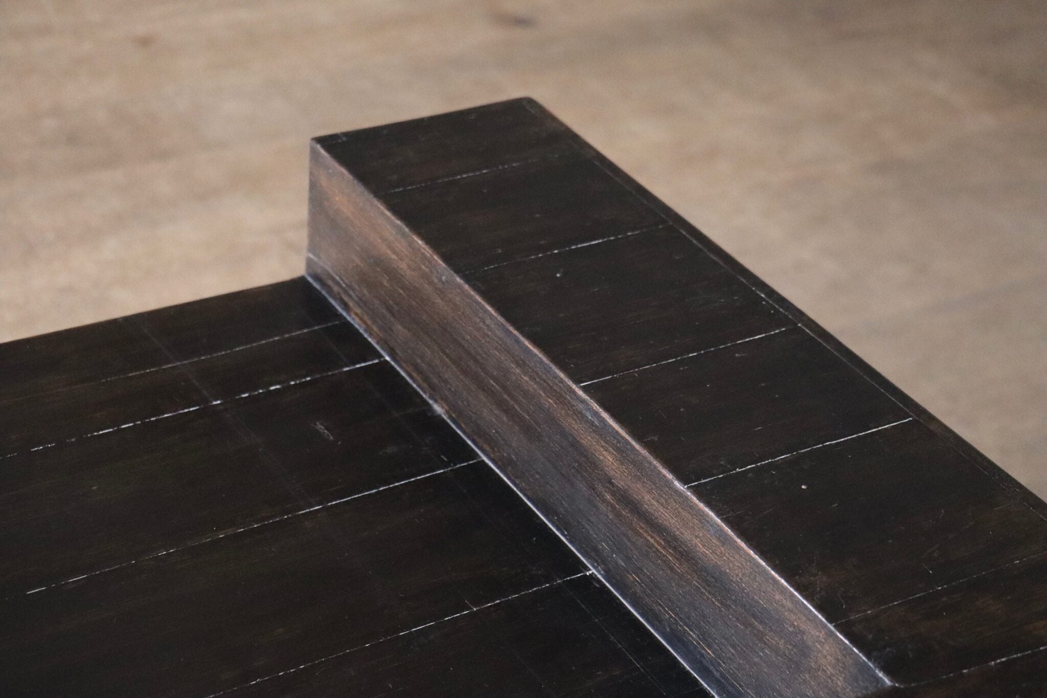 Le_Corbusier_&_Balkrishna_Doshi_LC/BD-01-A_Ahmedabad_Console_Desk,_India,_1960s