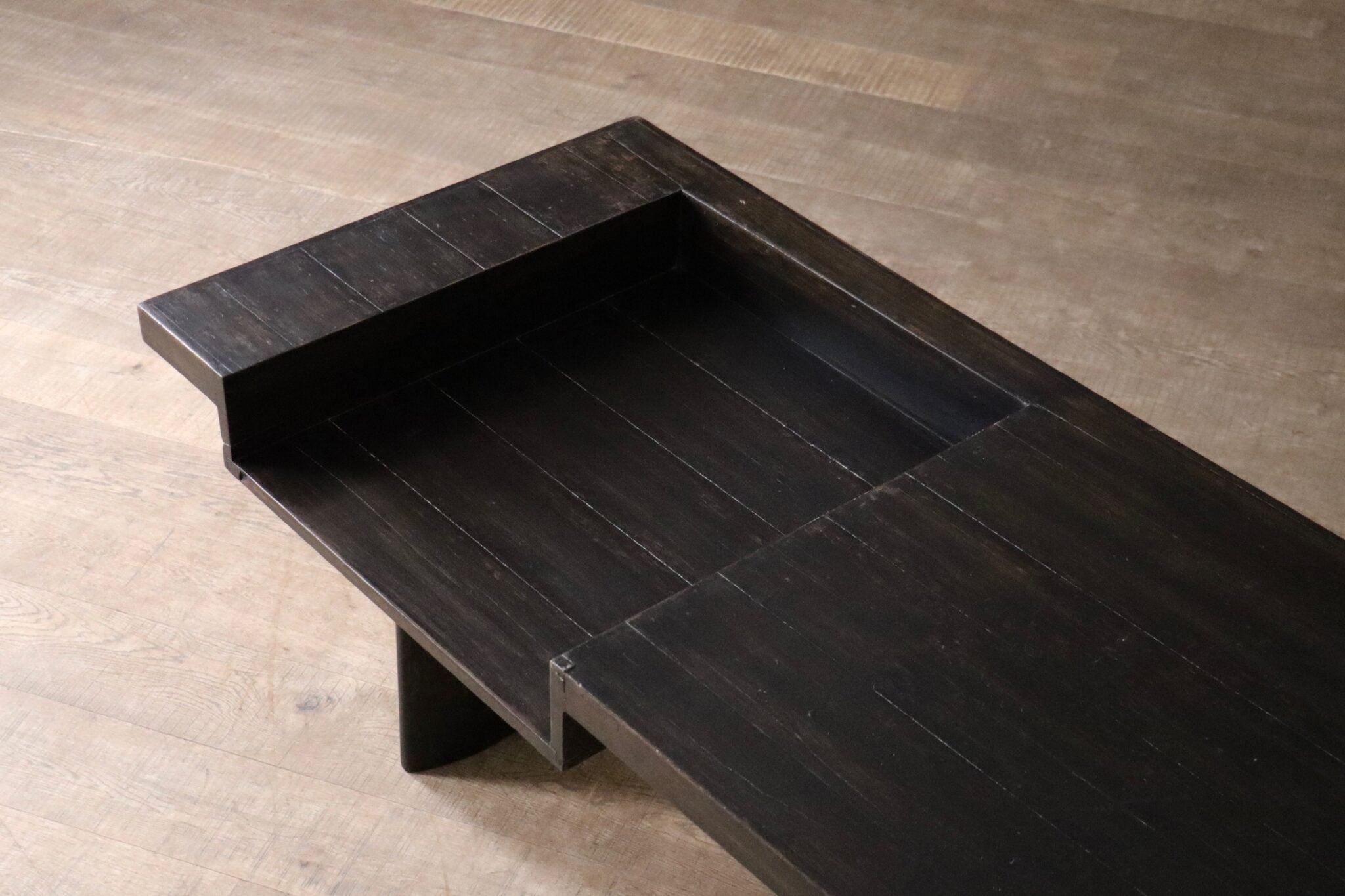 Le_Corbusier_&_Balkrishna_Doshi_LC/BD-01-A_Ahmedabad_Console_Desk,_India,_1960s