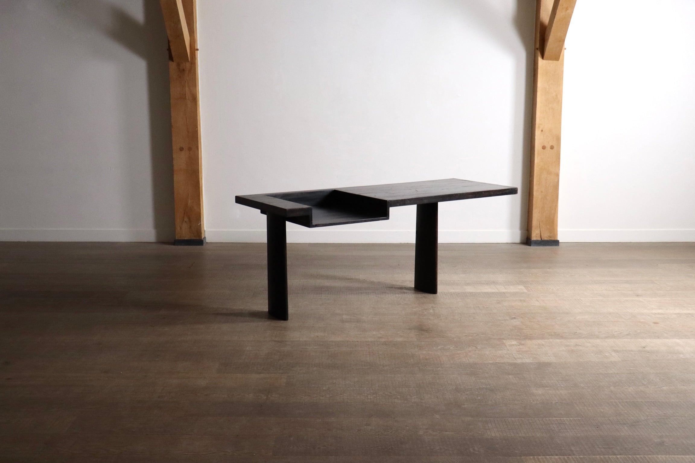 Le_Corbusier_&_Balkrishna_Doshi_LC/BD-01-A_Ahmedabad_Console_Desk,_India,_1960s