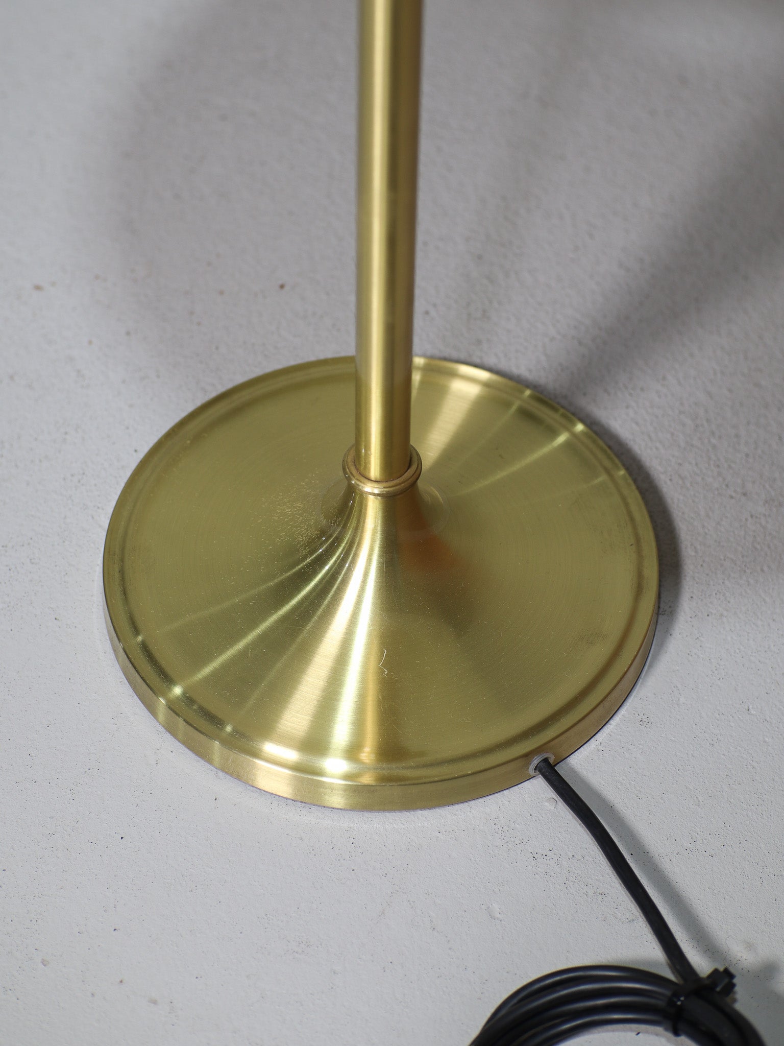 Le_Klint_328_table_lamp_Danish_vintage_brass_pleated_shade