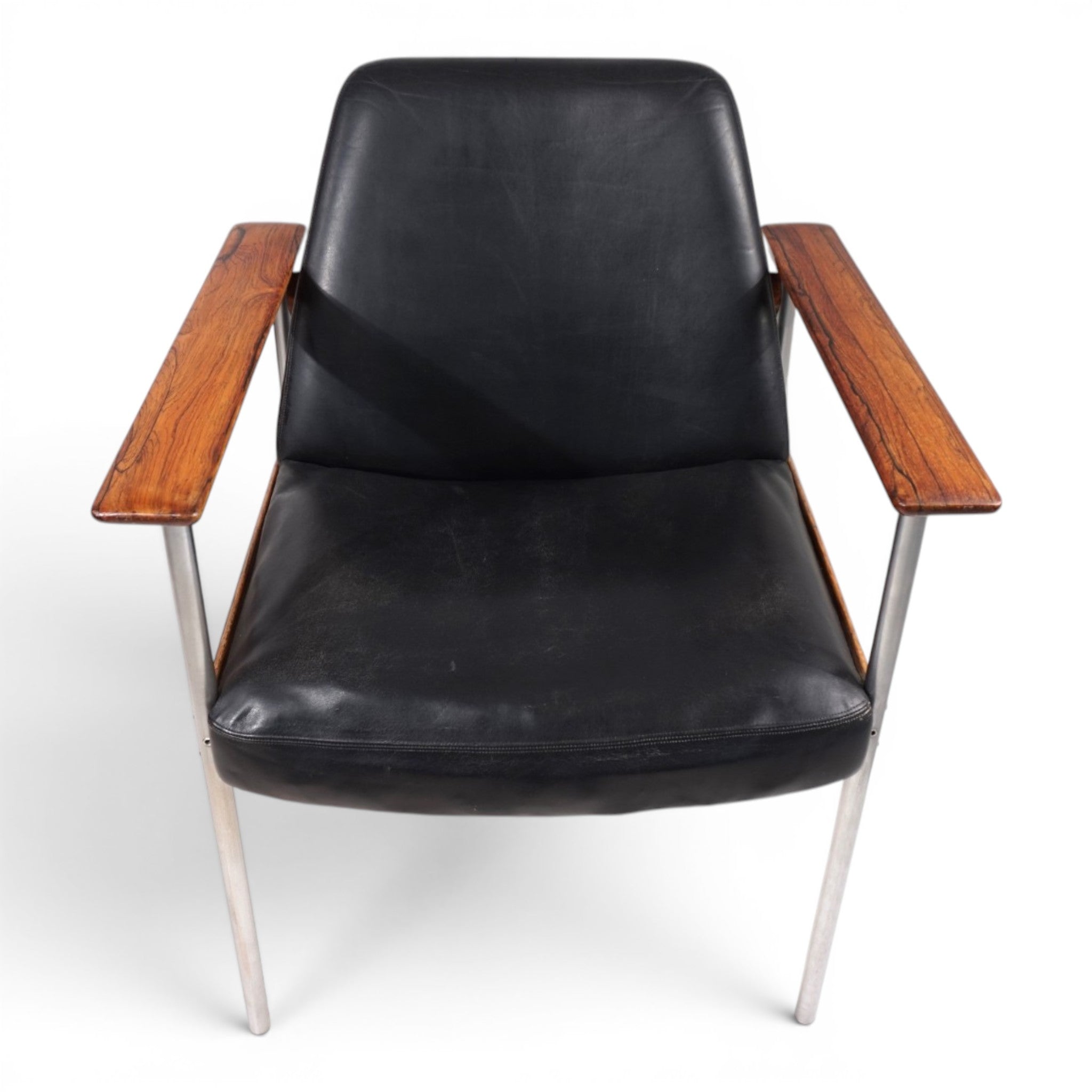 Sven_Ivar_Dysthe_Dokka_Armchair_in_Rosewood_and_Black_Leather_for_Dokka_Møbler,_Norway_1960s