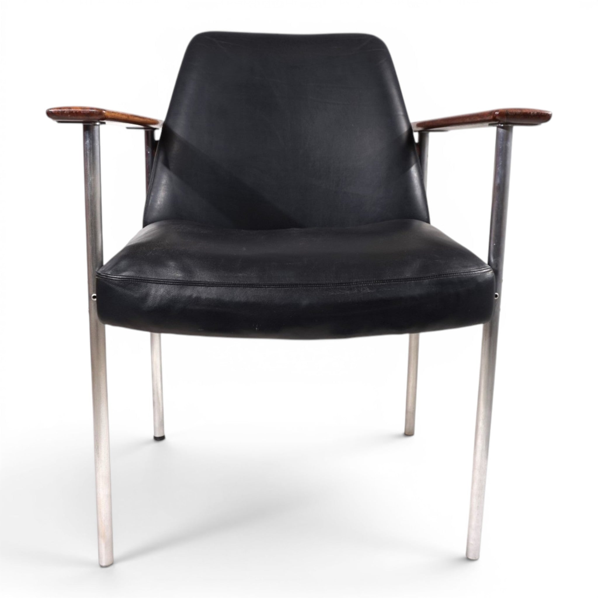 Sven_Ivar_Dysthe_Dokka_Armchair_in_Rosewood_and_Black_Leather_for_Dokka_Møbler,_Norway_1960s