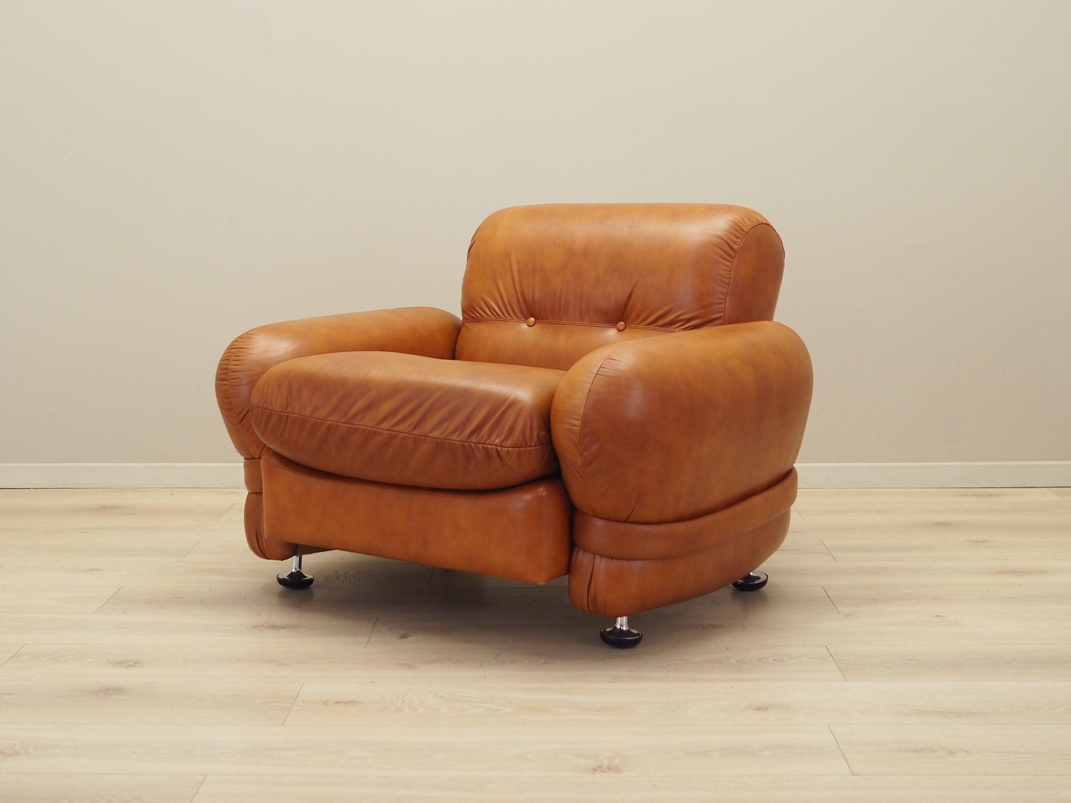 Leather_Armchair,_Italian_Design,_Natural_Leather,_1970s,_Italy