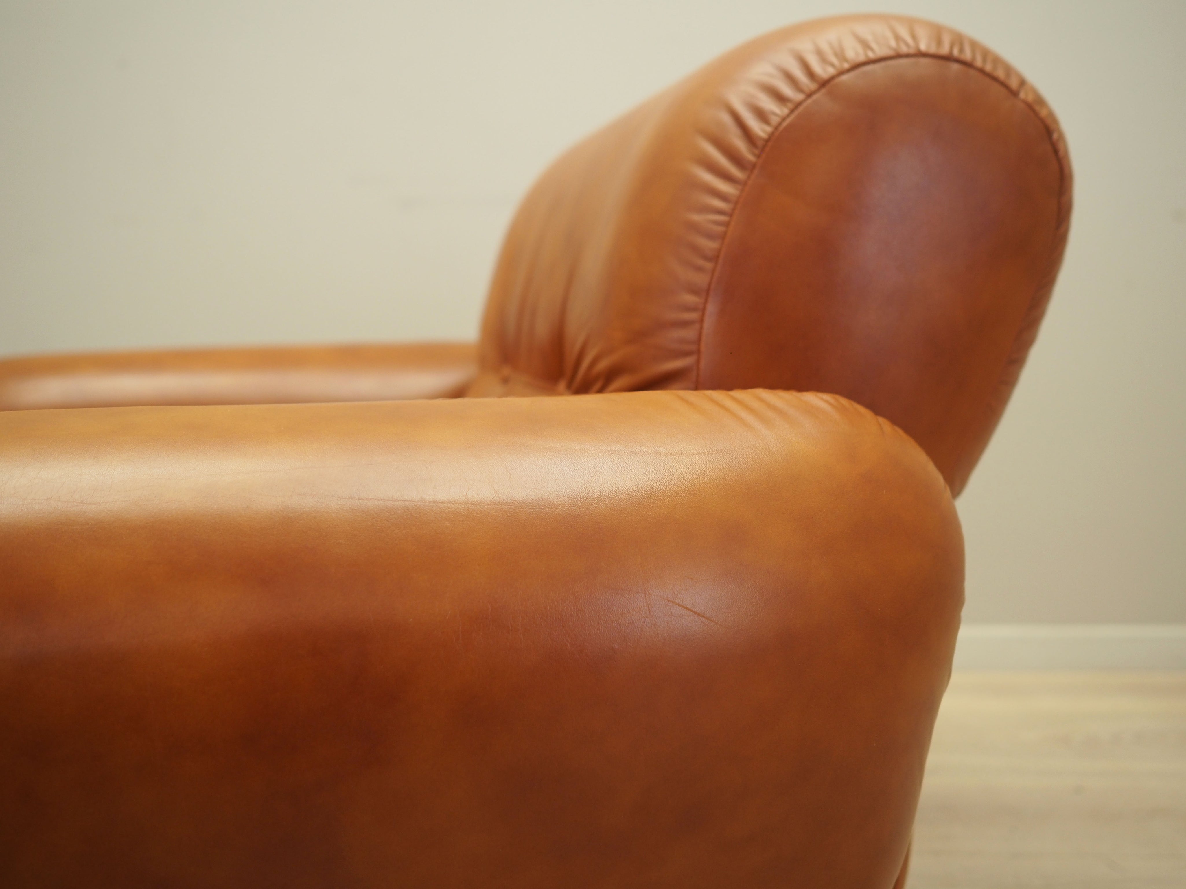 Leather_Armchair,_Italian_Design,_Natural_Leather,_1970s,_Italy