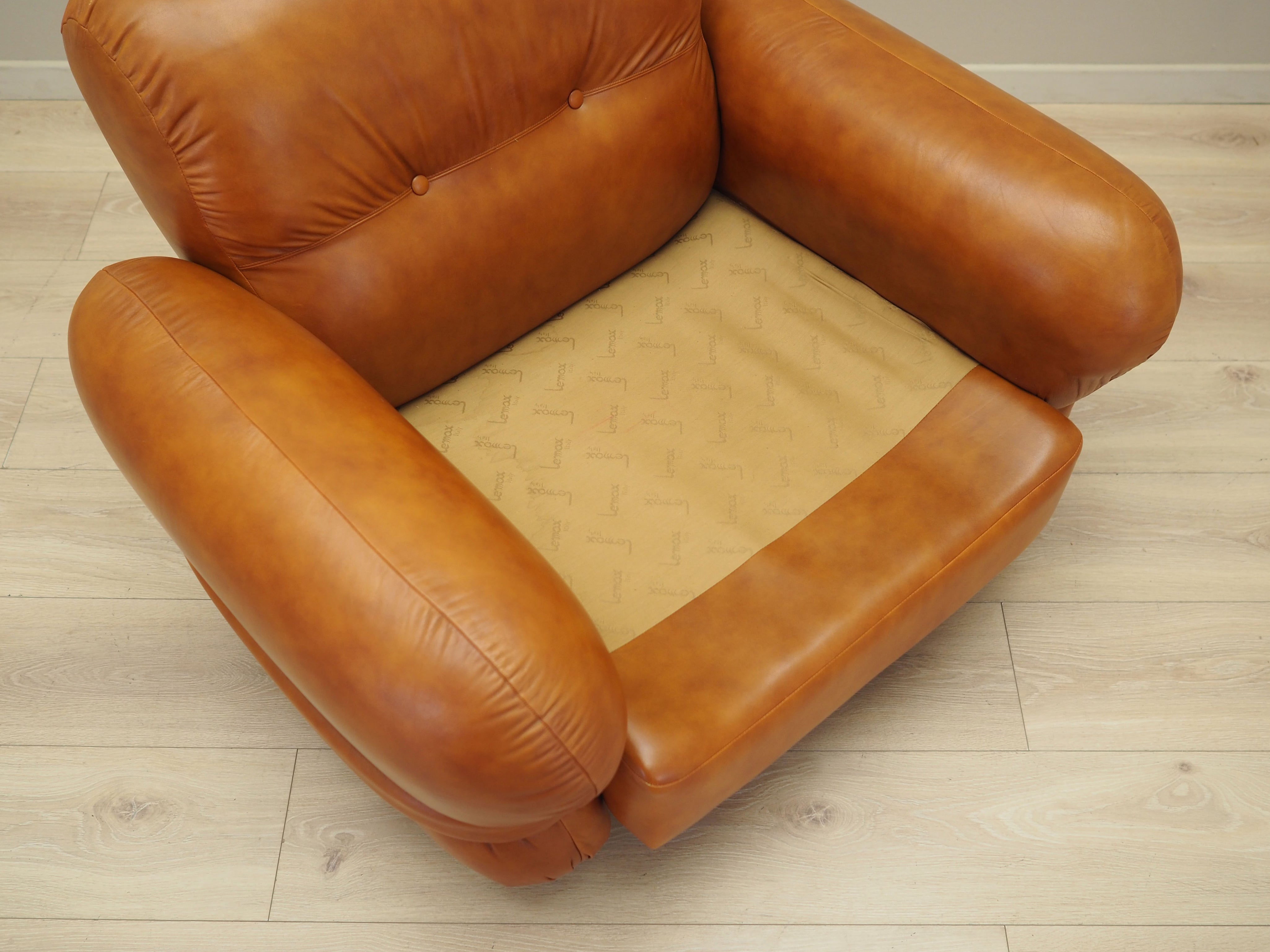 Leather_Armchair,_Italian_Design,_Natural_Leather,_1970s,_Italy