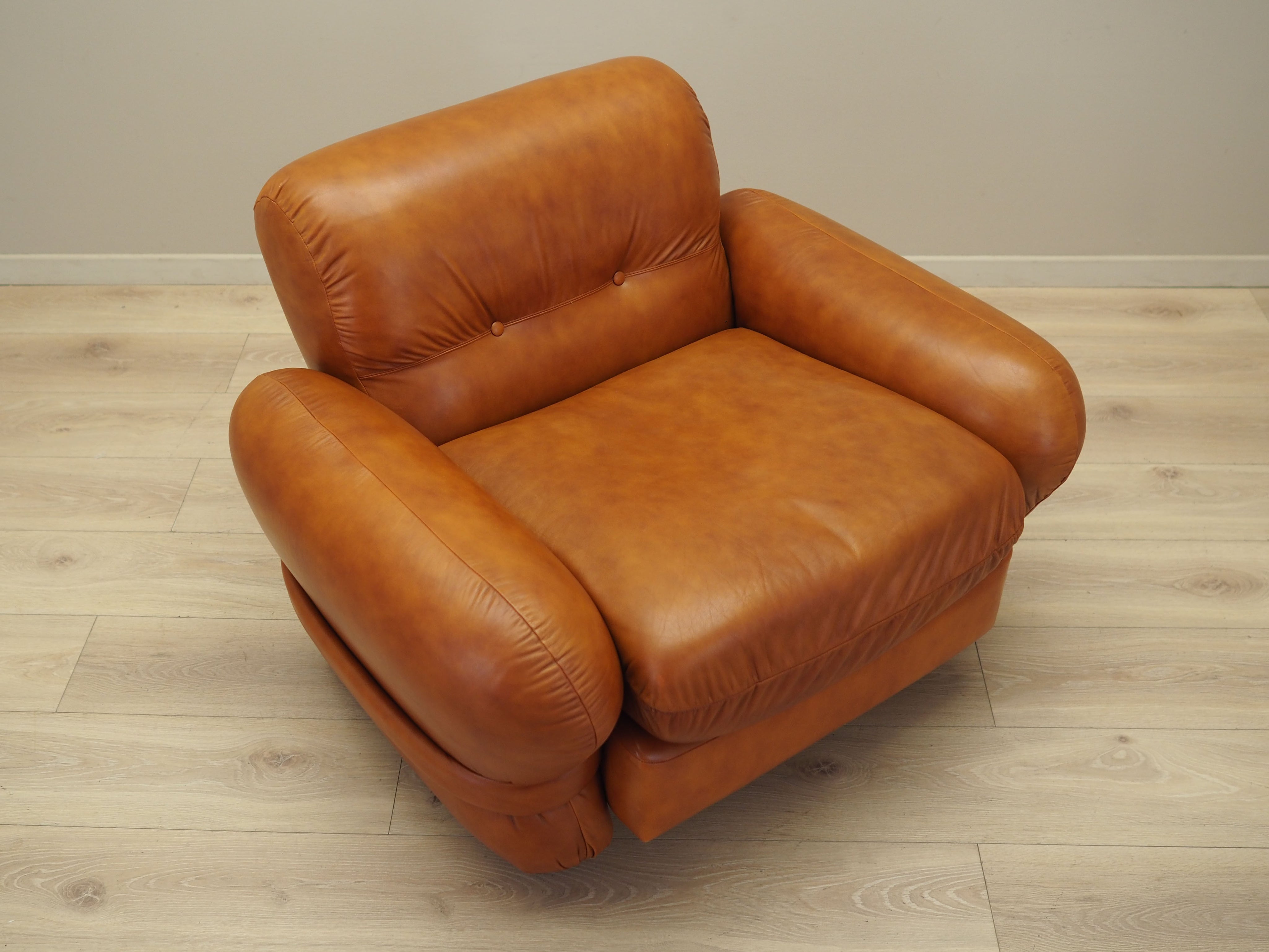 Leather_Armchair,_Italian_Design,_Natural_Leather,_1970s,_Italy