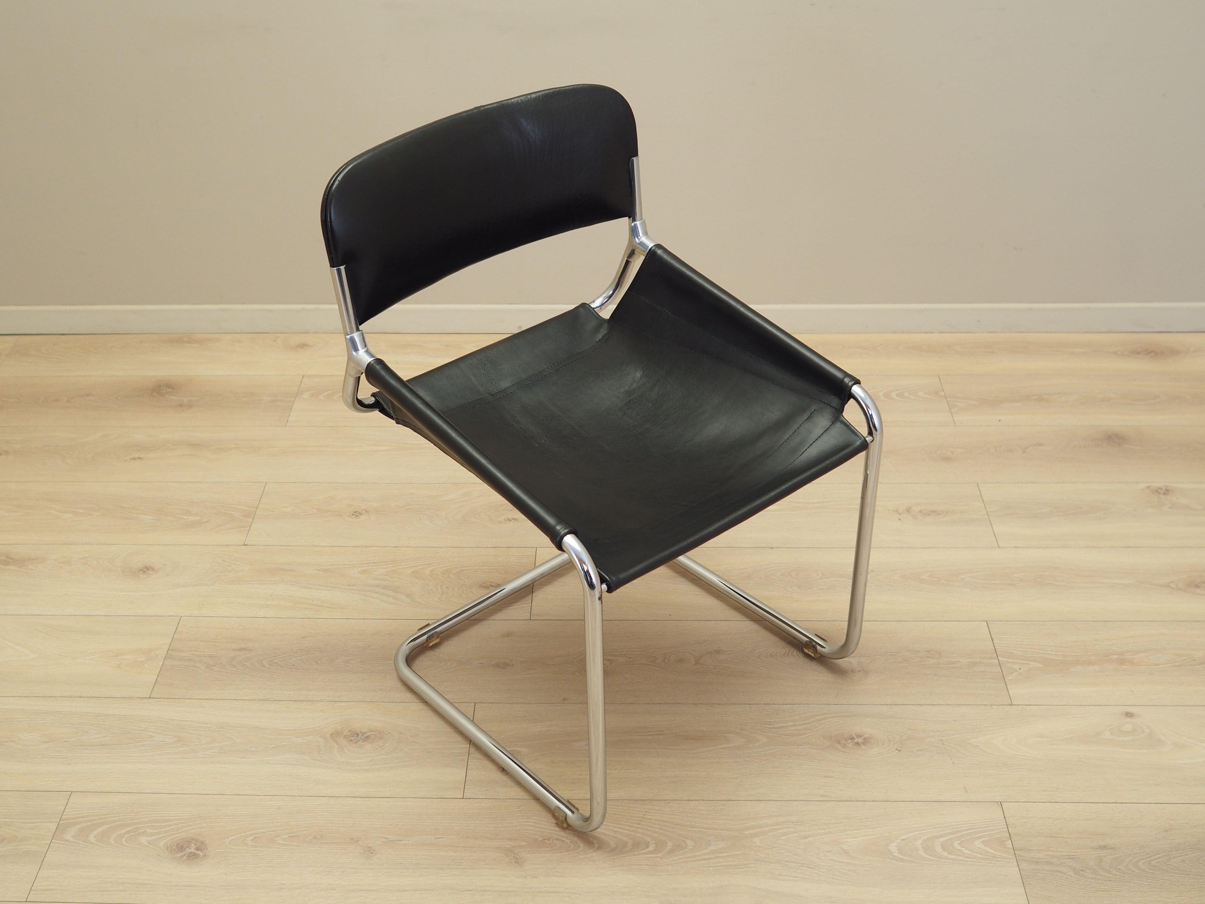 Leather_Chair,_Metal_Frame,_Natural_Leather,_1970s,_Italy