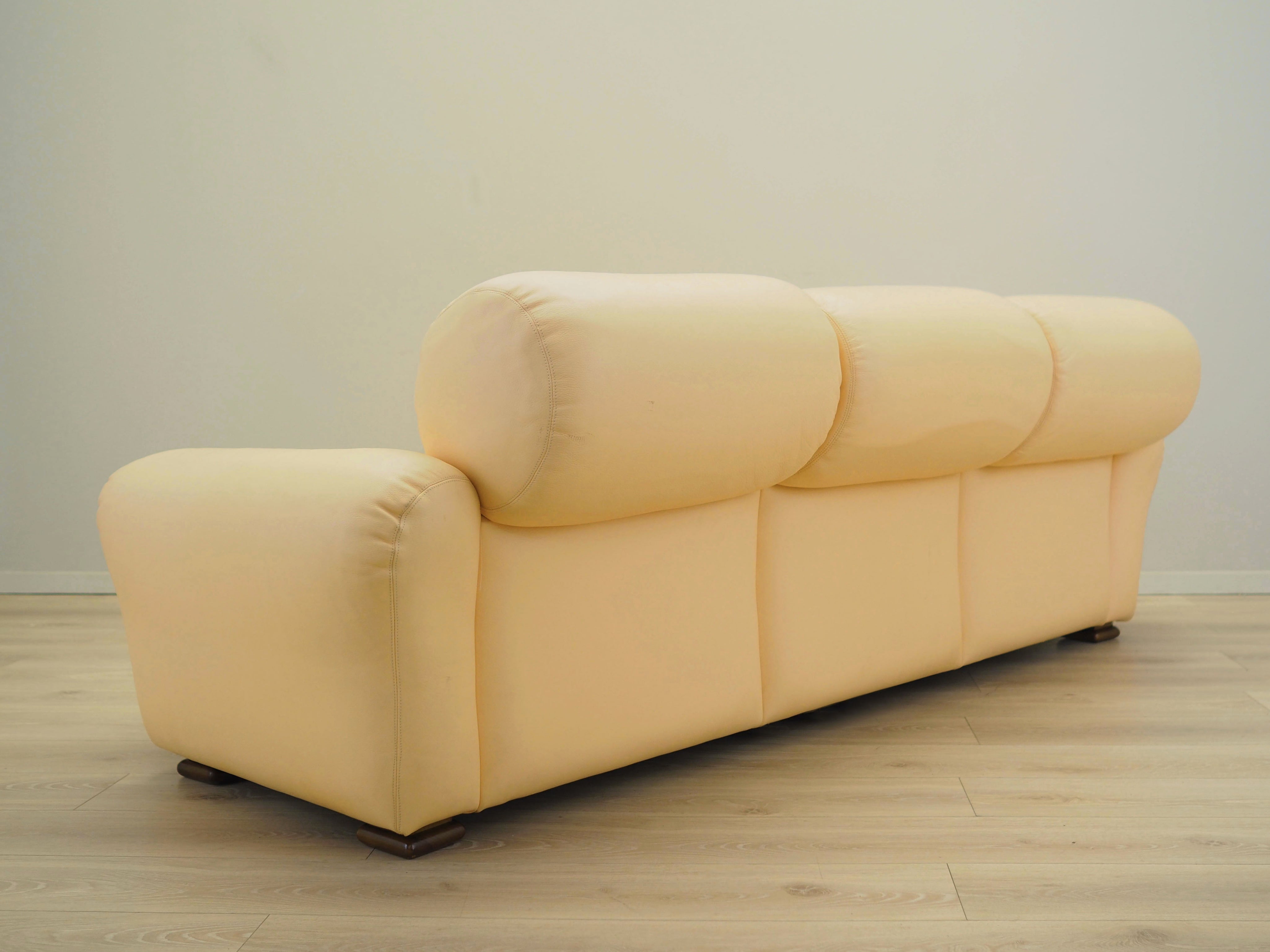 Leather_Sofa,_Original_Leather,_1960s,_Italy