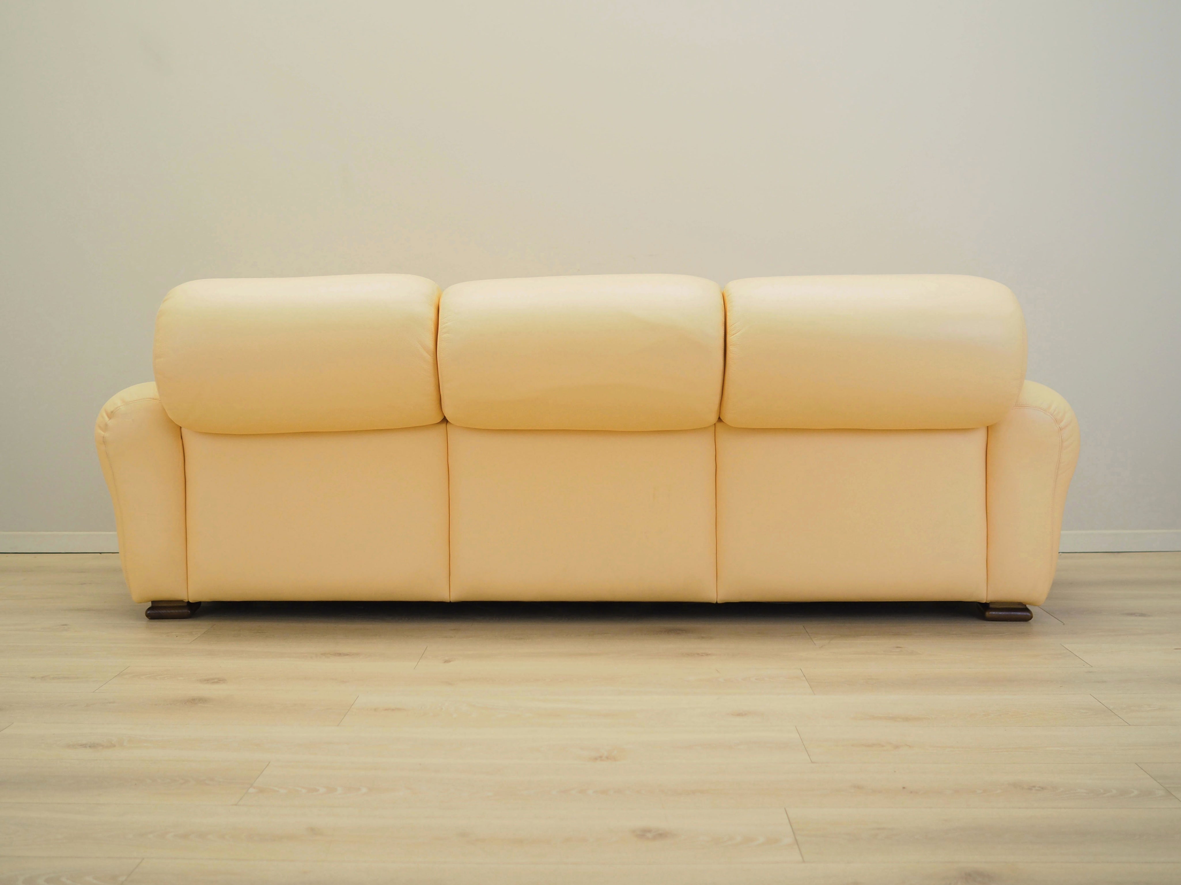 Leather_Sofa,_Original_Leather,_1960s,_Italy