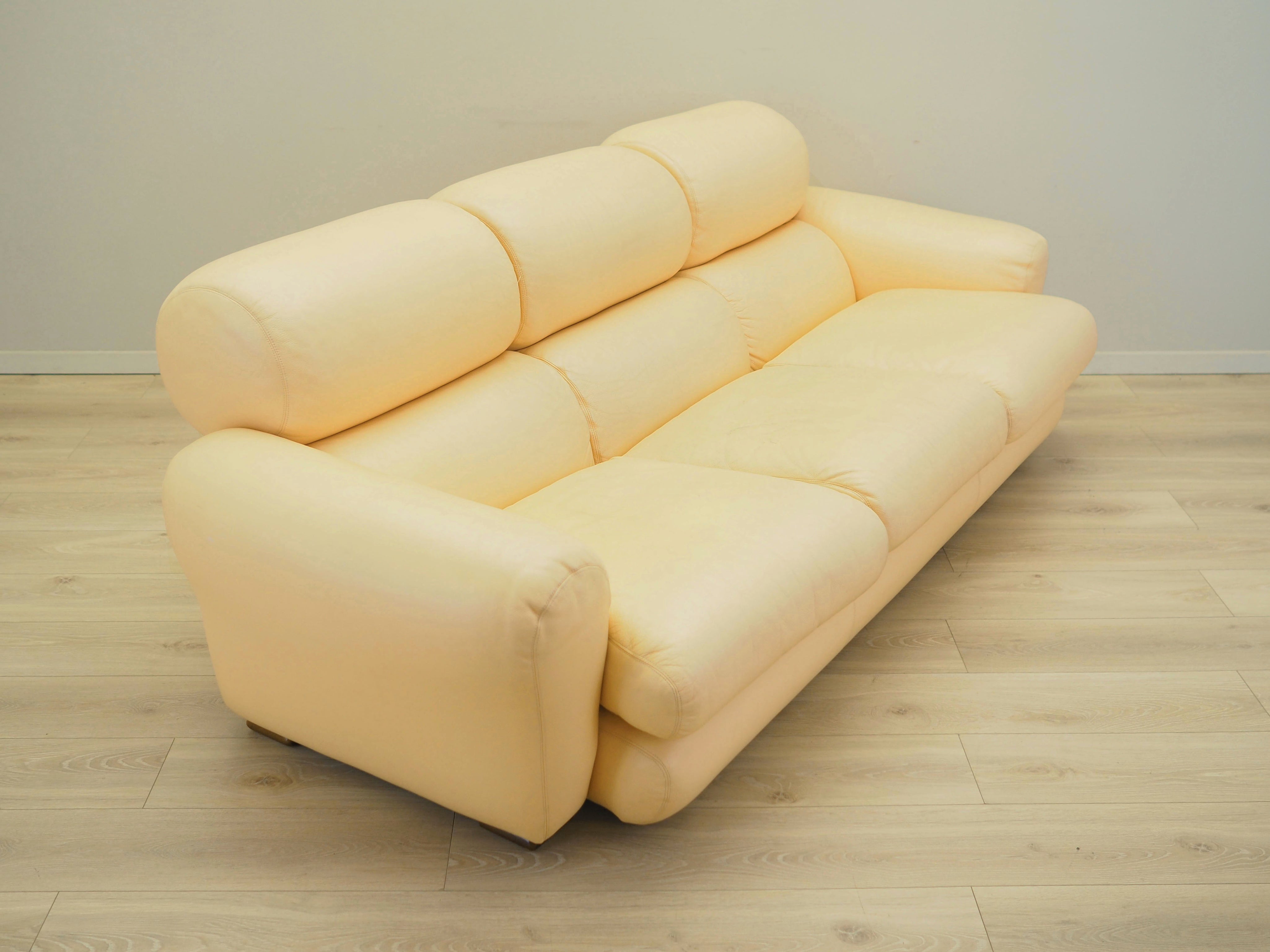 Leather_Sofa,_Original_Leather,_1960s,_Italy