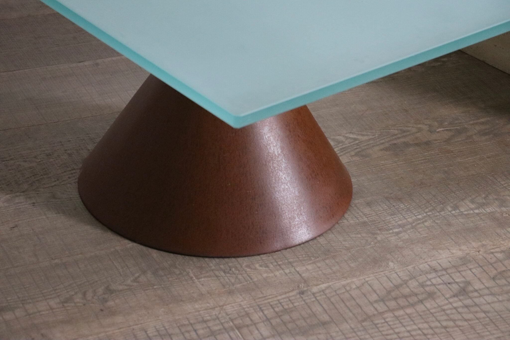 Lella_and_Massimo_Vignelli_Kono_coffee_table,_Italy_1979