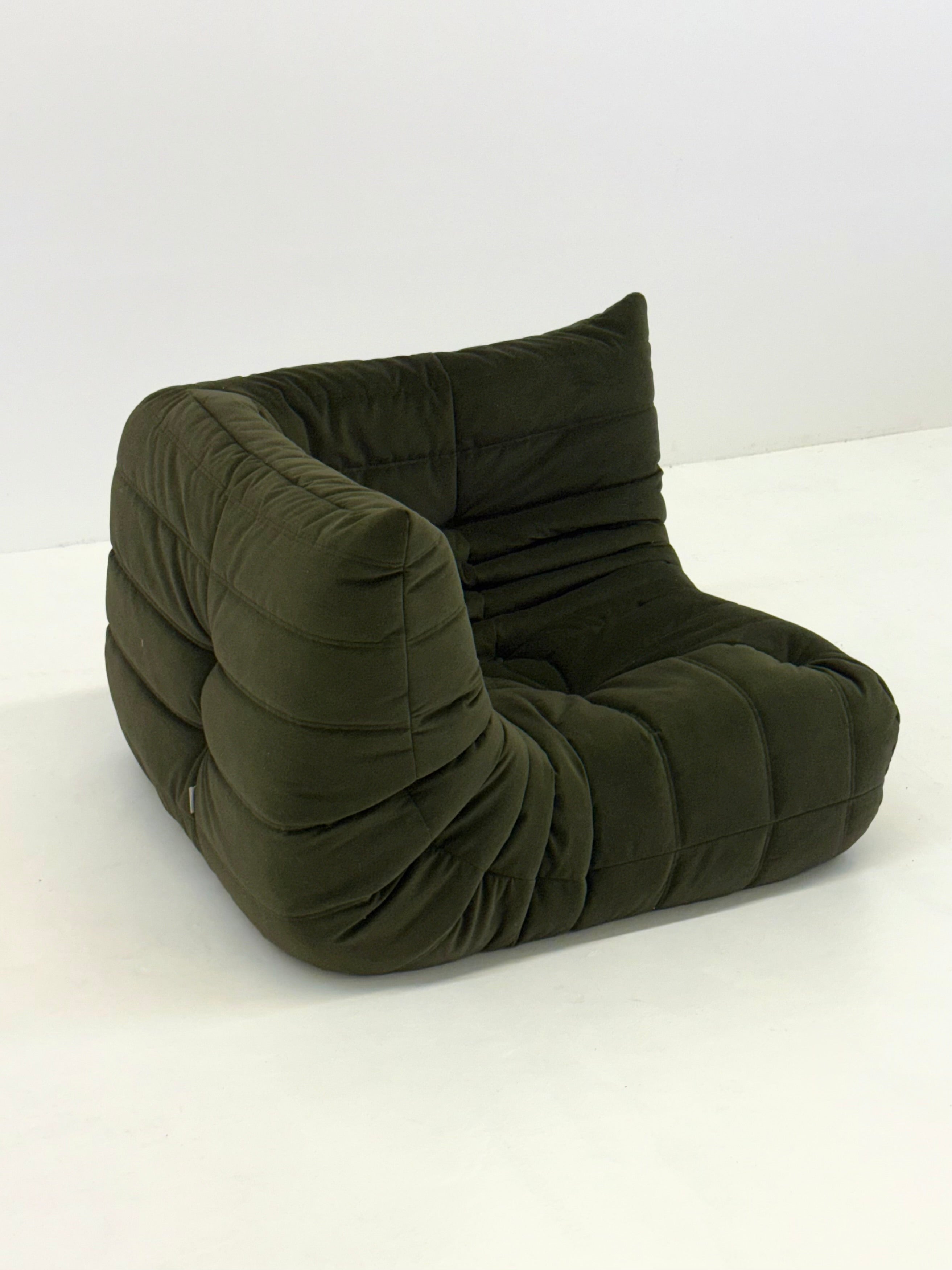 Ligne_Roset_Togo_corner_element_1-seater_in_dark_green_velvet