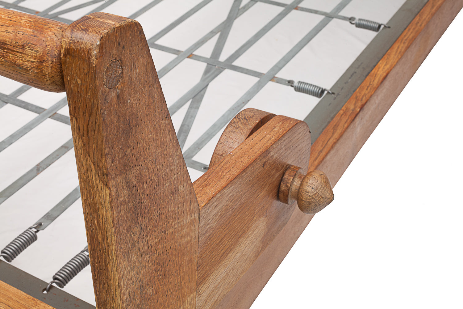 Solo_bed_by_Guillerme_and_Chambron