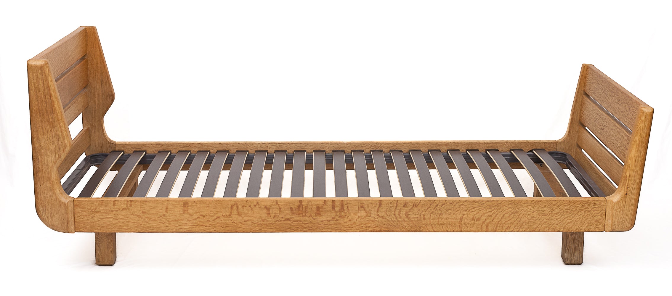 Solo_bed_by_Guillerme_and_Chambron