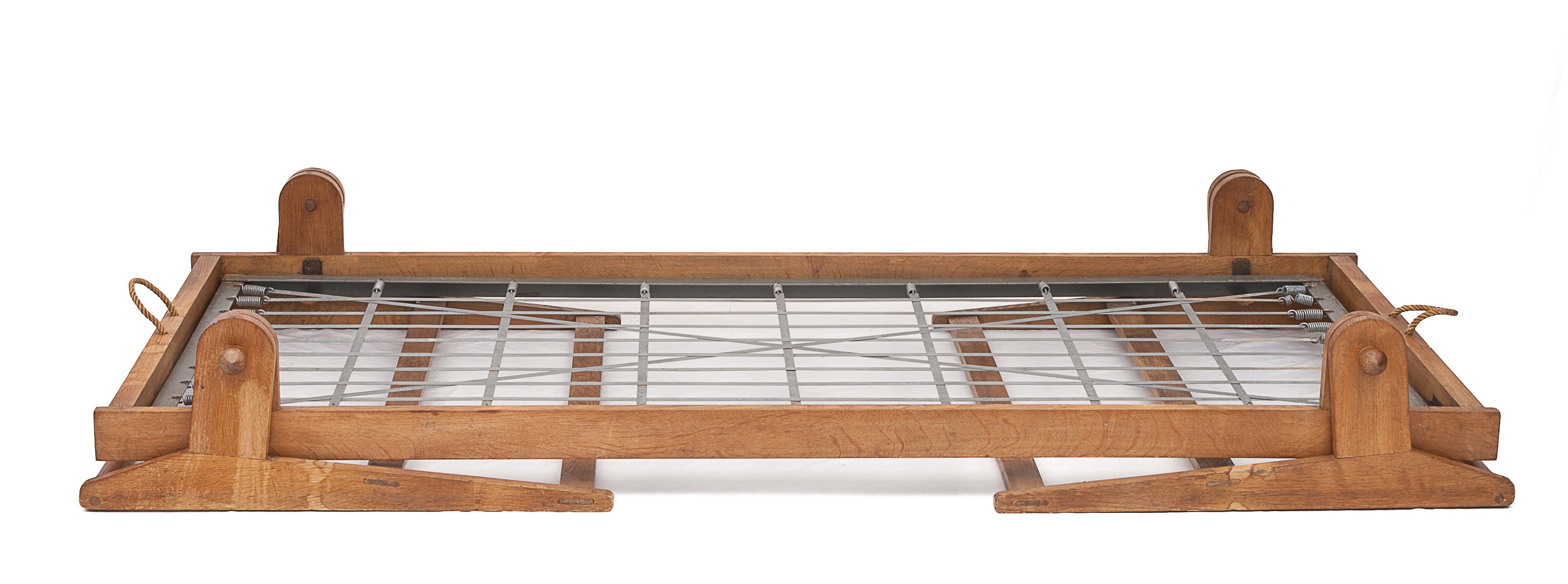 Solo_bed_by_Guillerme_and_Chambron