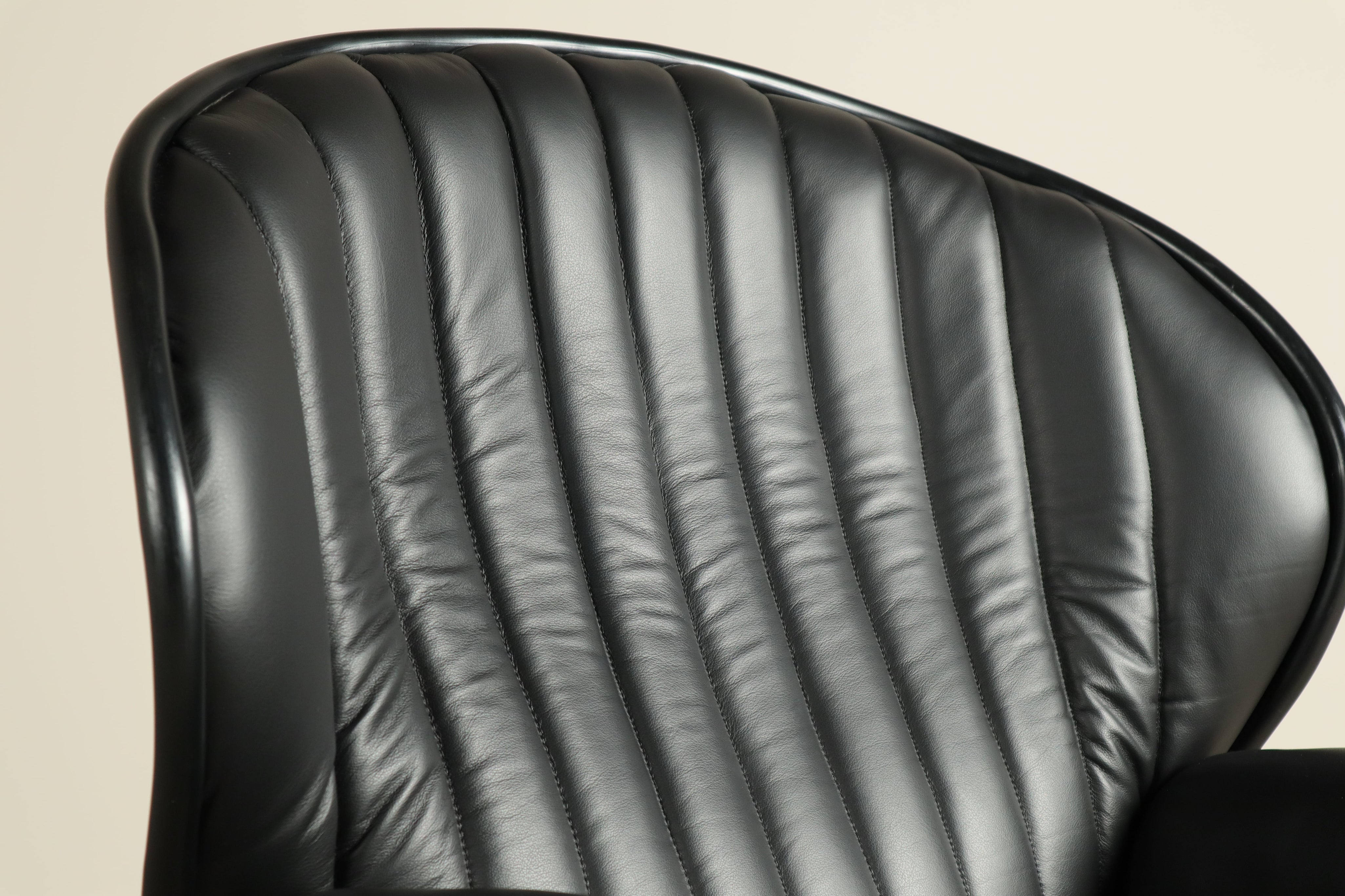 Lotus_lounge_chair_by_André_Vandenbeuck_for_Strässle_International,_1969.