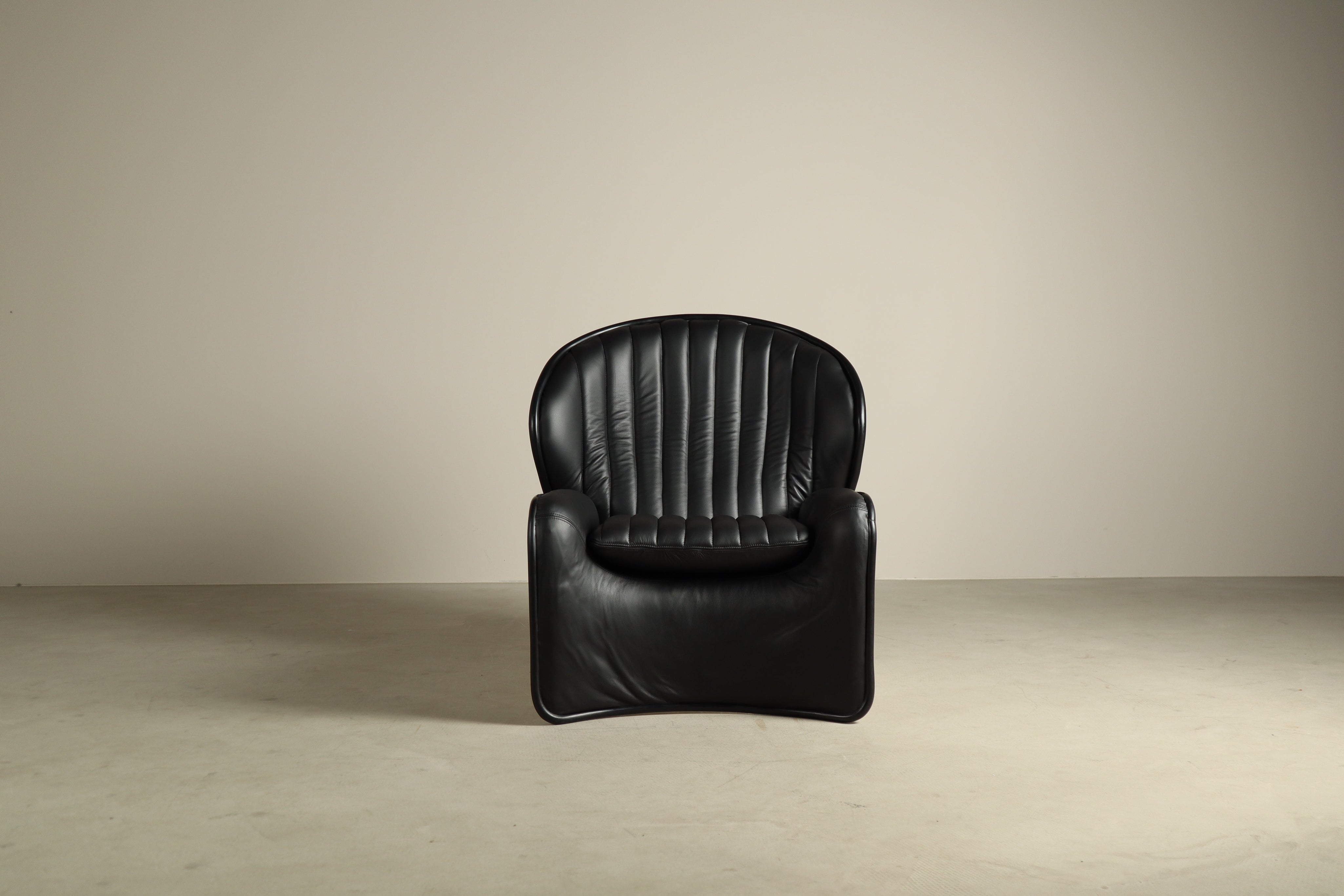 Lotus_lounge_chair_by_André_Vandenbeuck_for_Strässle_International,_1969.