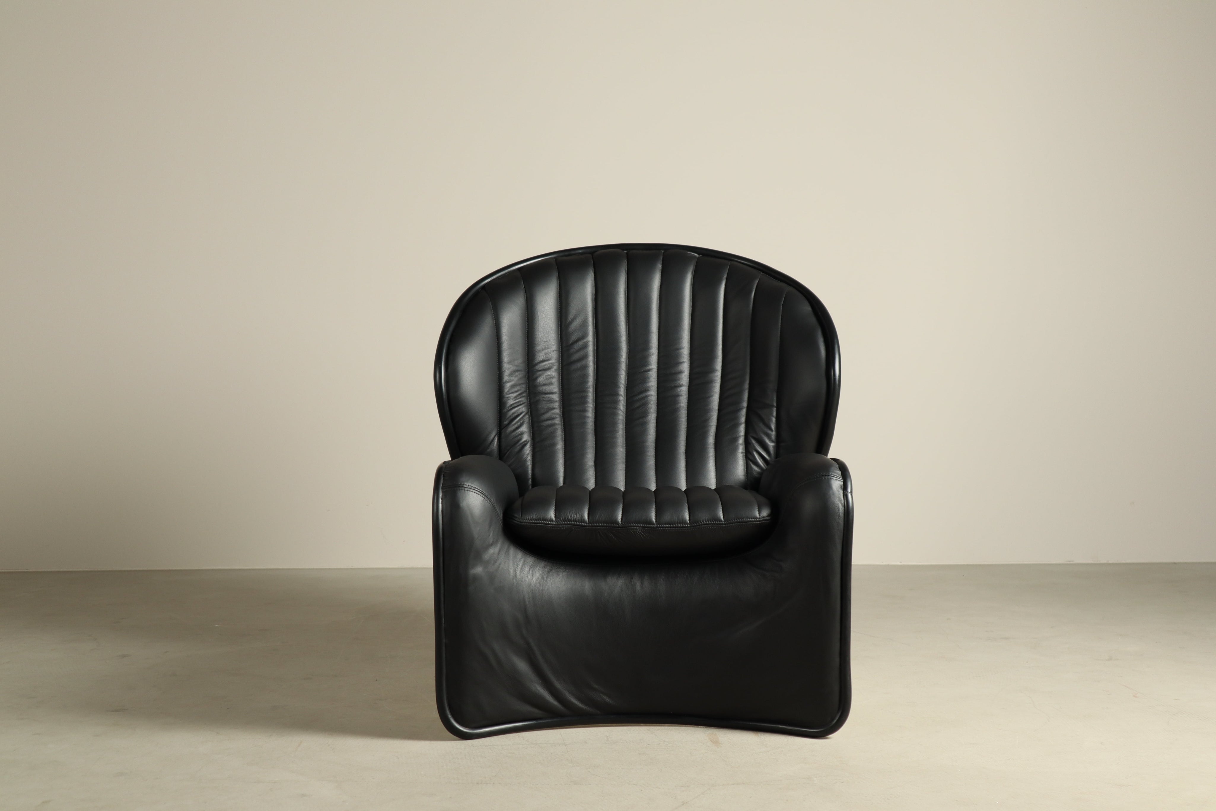 Lotus_lounge_chair_by_André_Vandenbeuck_for_Strässle_International,_1969.