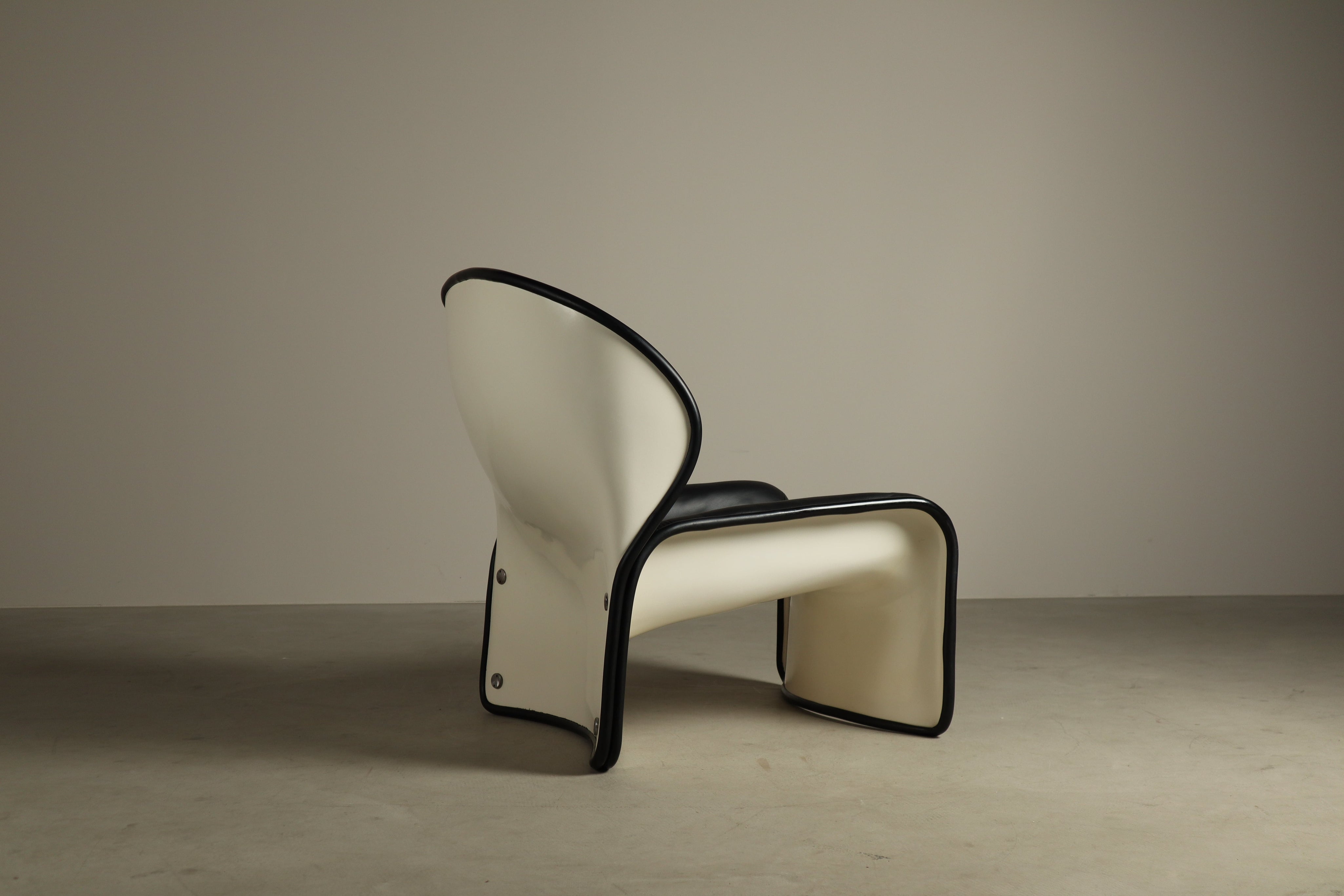 Lotus_lounge_chair_by_André_Vandenbeuck_for_Strässle_International,_1969.