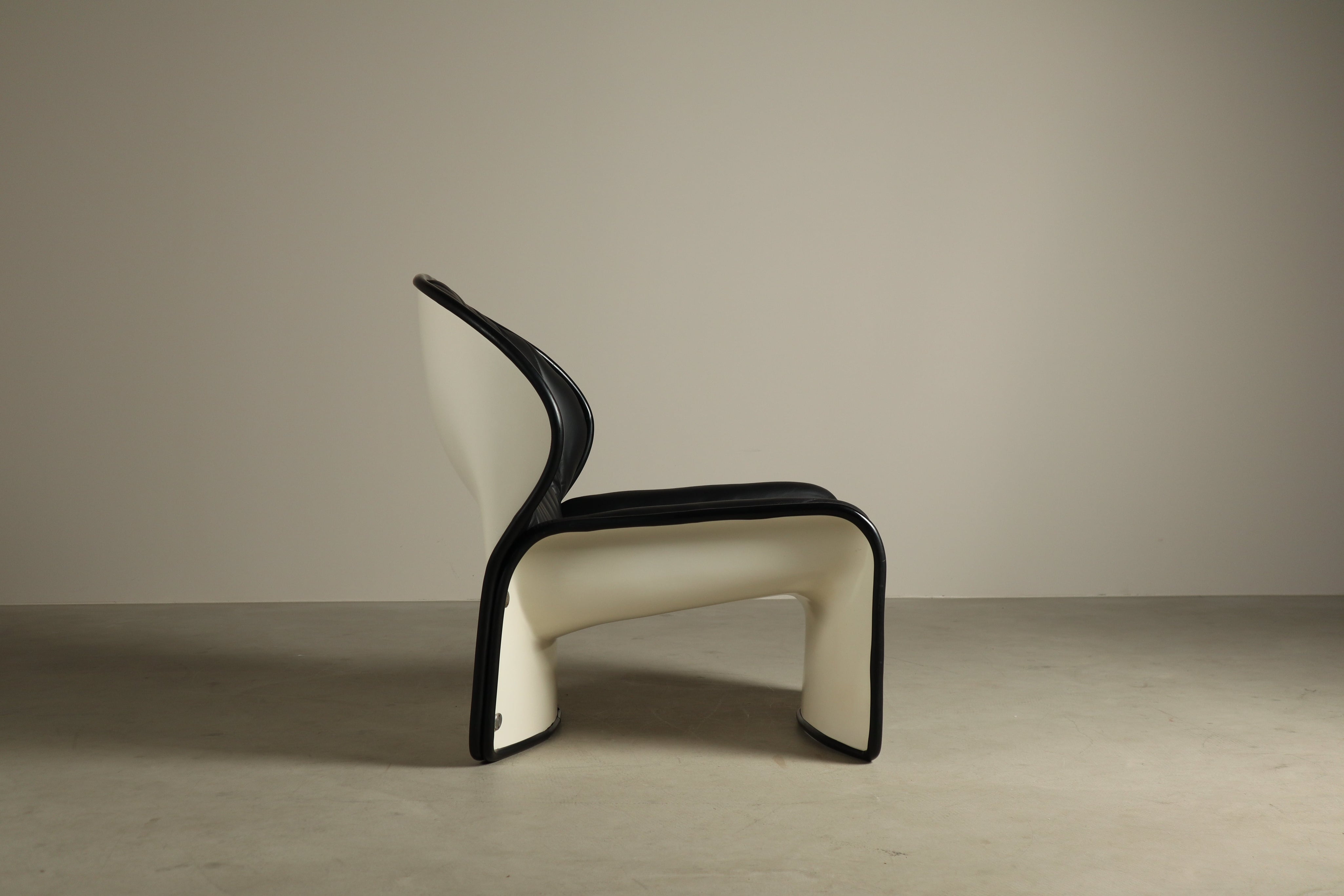 Lotus_lounge_chair_by_André_Vandenbeuck_for_Strässle_International,_1969.
