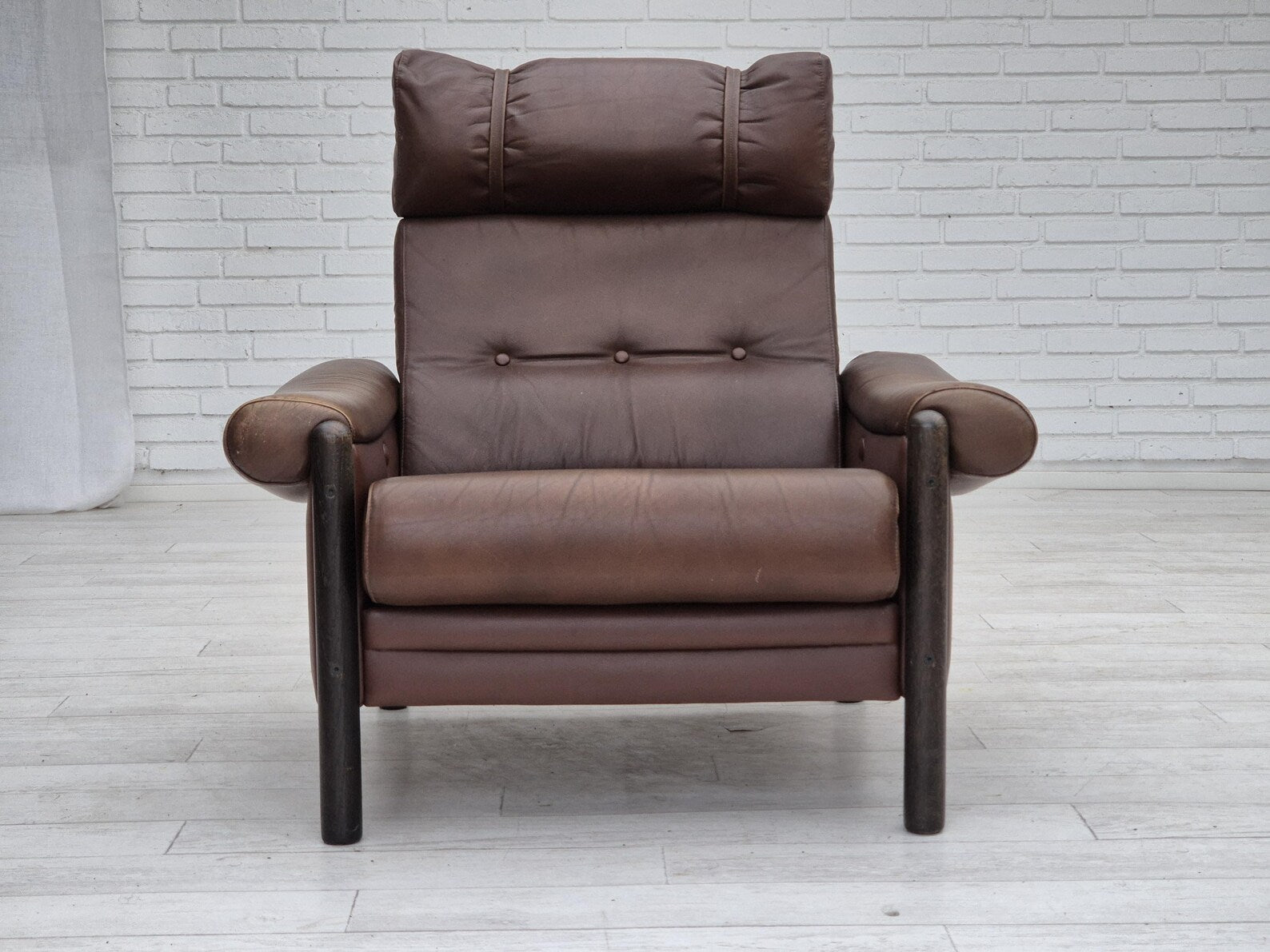 Lounge_Armchair,_Leather_&_Oak,_1970s_Denmark