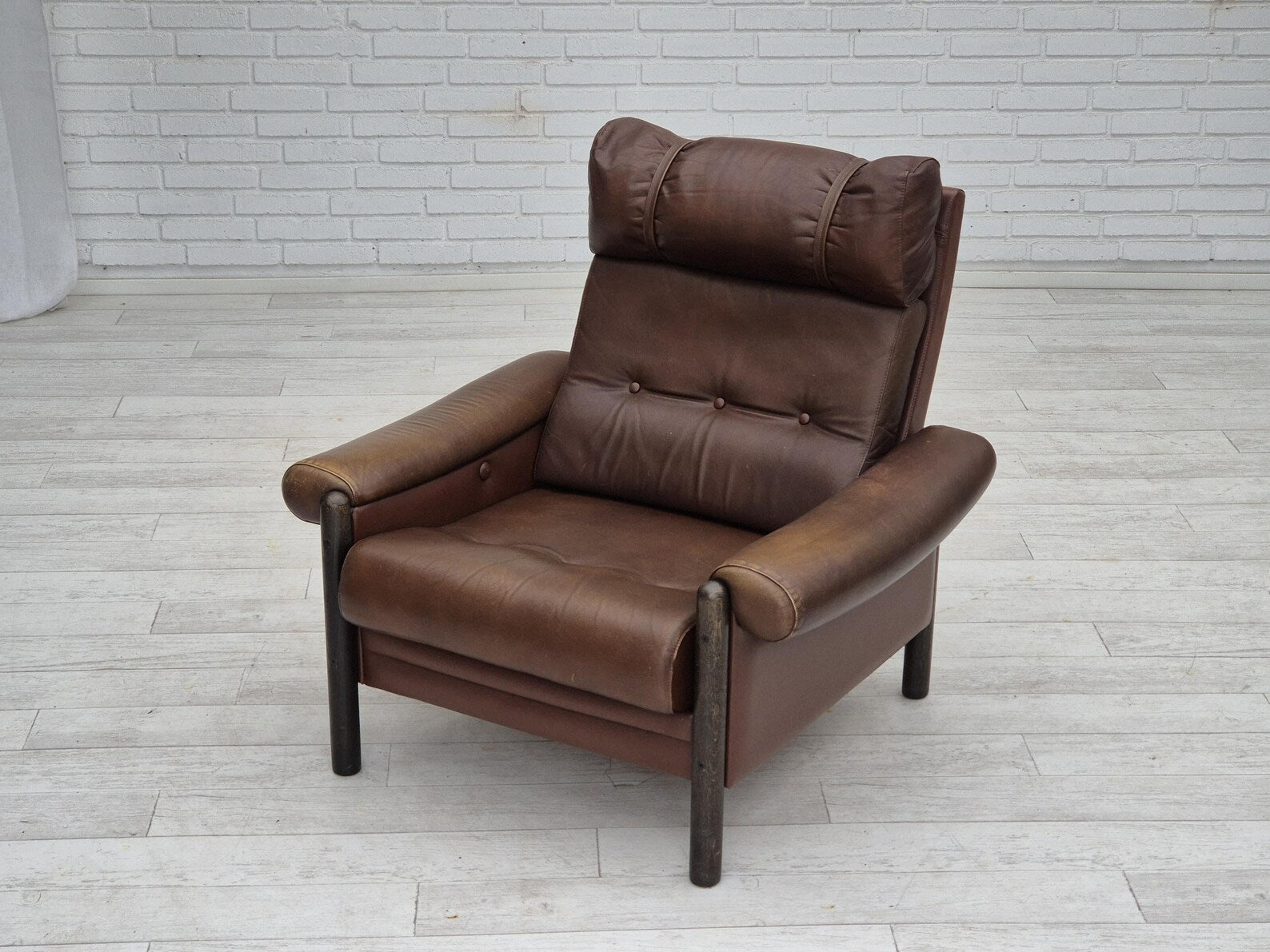 Lounge_Armchair,_Leather_&_Oak,_1970s_Denmark