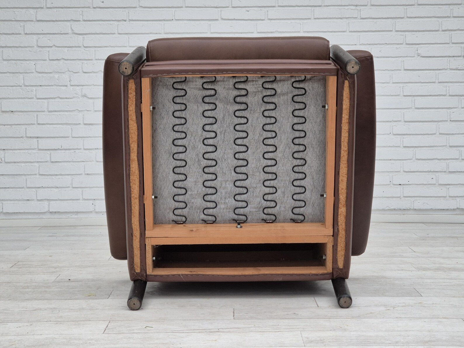 Lounge_Armchair,_Leather_&_Oak,_1970s_Denmark