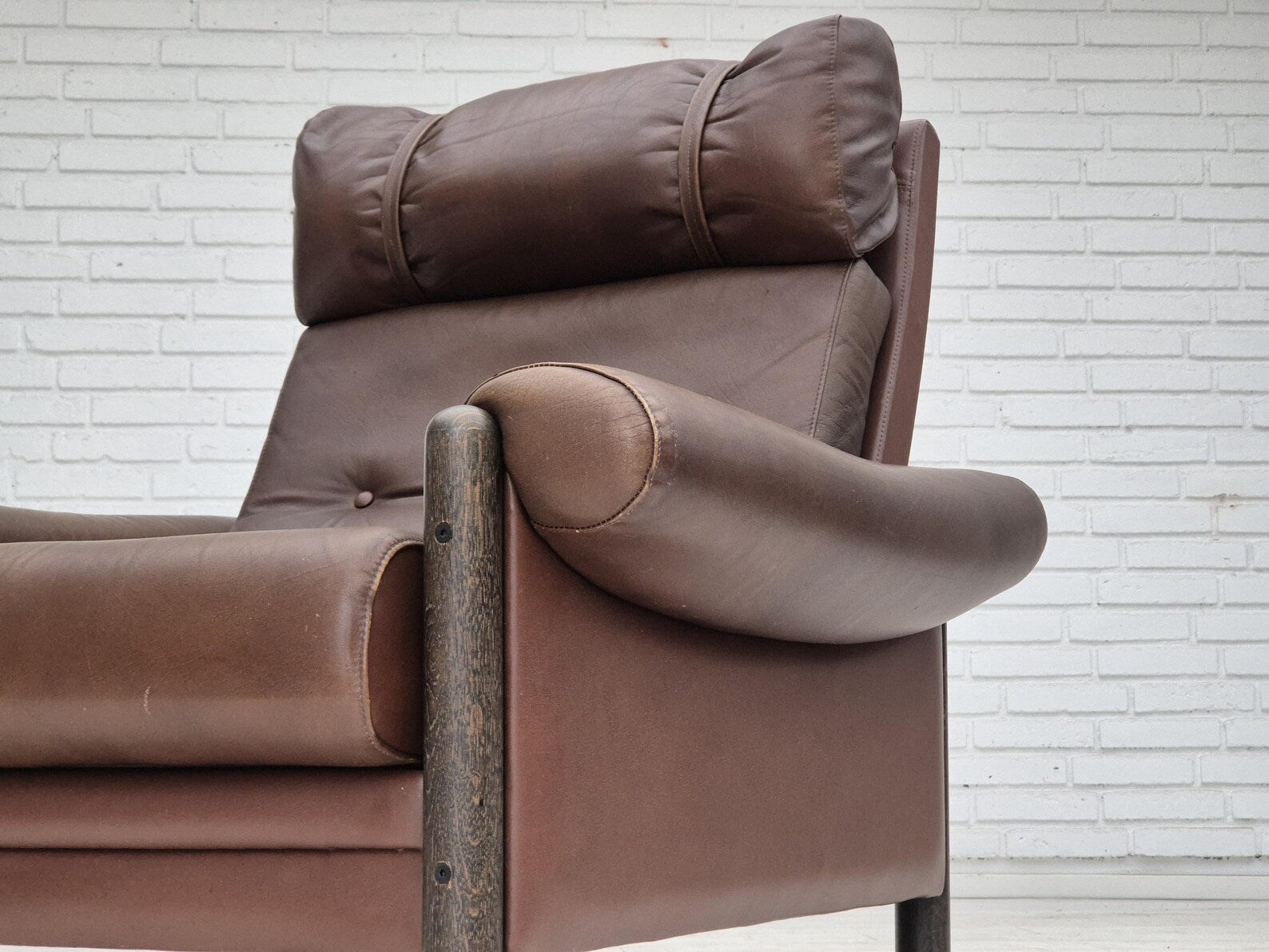 Lounge_Armchair,_Leather_&_Oak,_1970s_Denmark