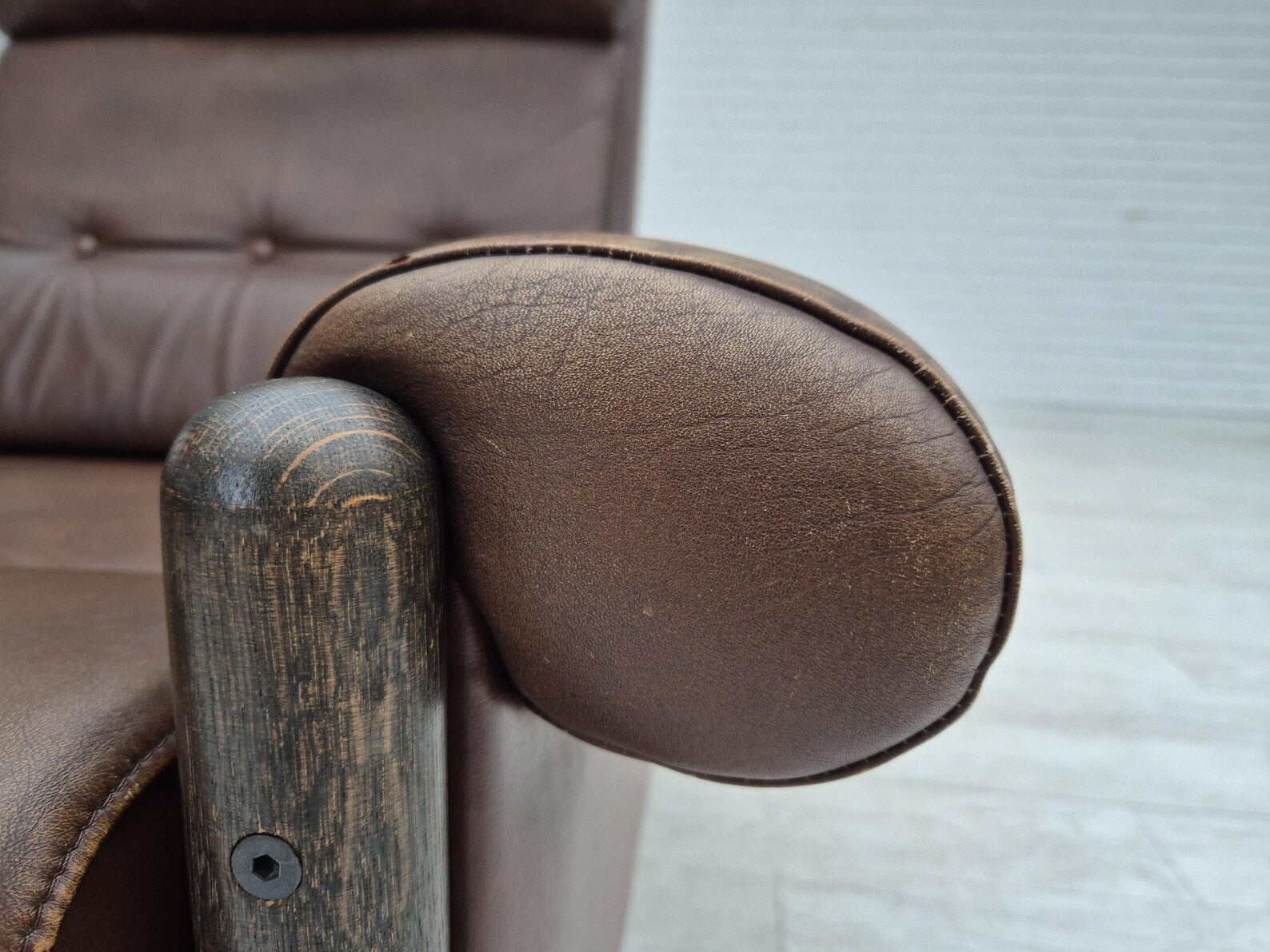 Lounge_Armchair,_Leather_&_Oak,_1970s_Denmark