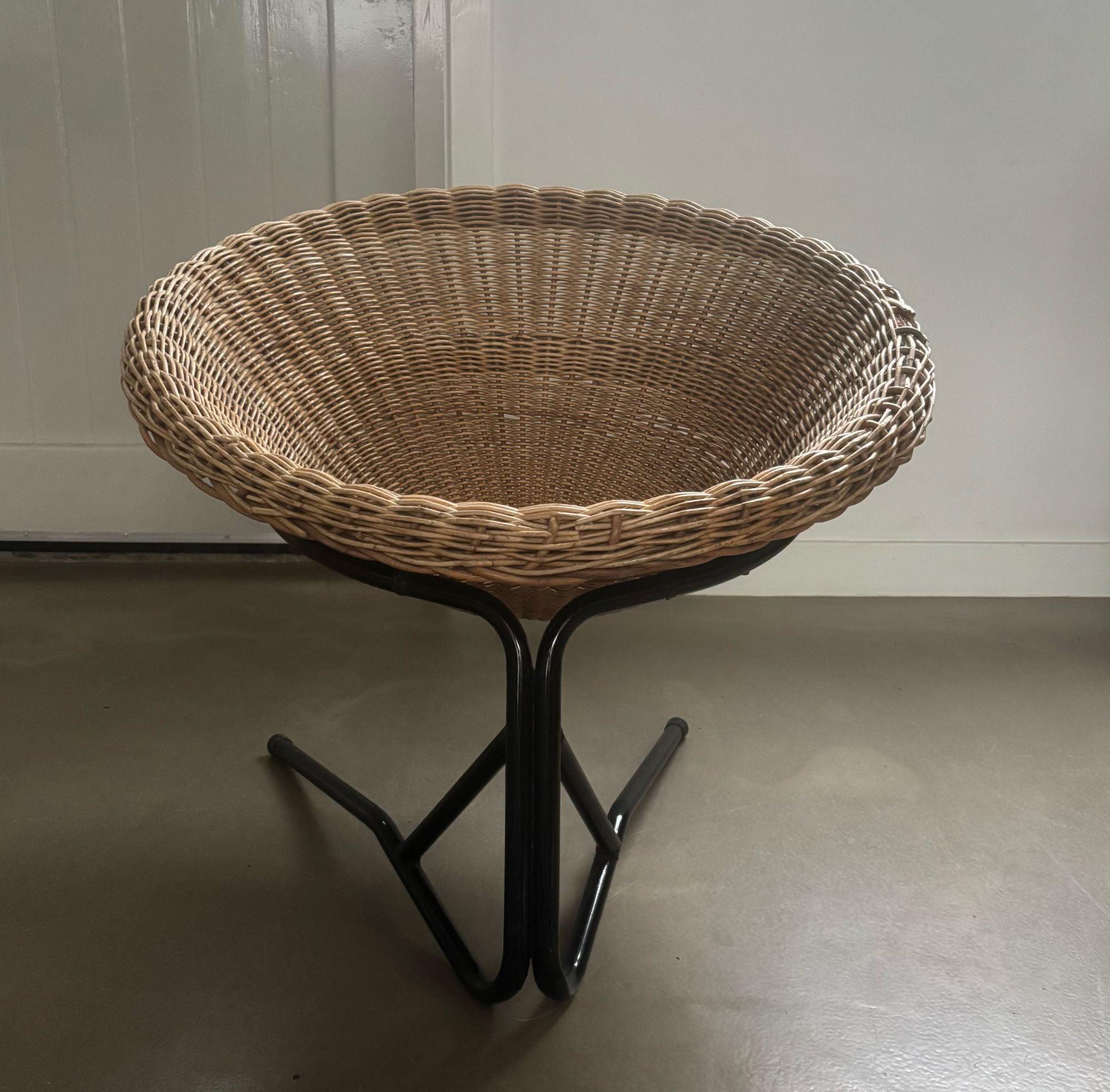 1950s–60s_Dutch_Rattan_Lounge_Chair_by_Rohé_Noordwolde,_Attributed_to_Arnold_Bueno_de_Mesquita