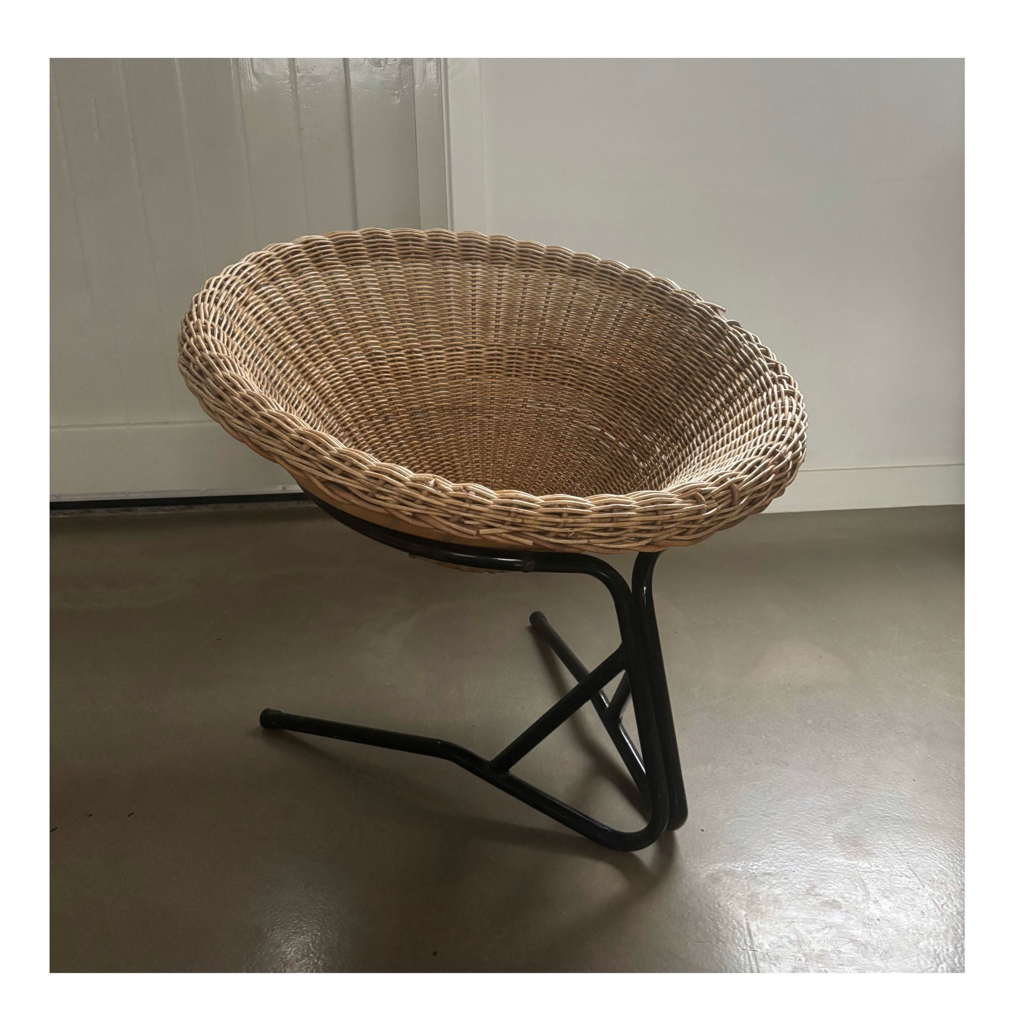 1950s–60s_Dutch_Rattan_Lounge_Chair_by_Rohé_Noordwolde,_Attributed_to_Arnold_Bueno_de_Mesquita