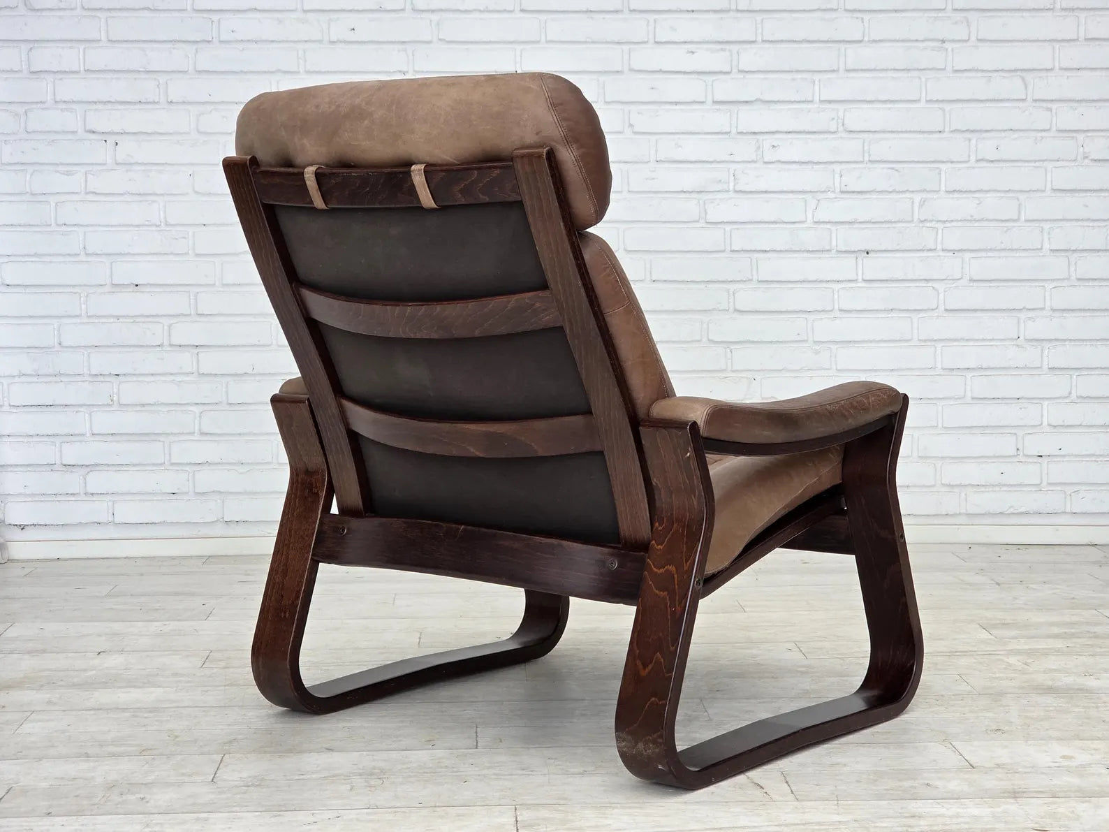Lounge_Chair_by_Georg_Thams,_Leather_&_Wood,_1970s_Denmark
