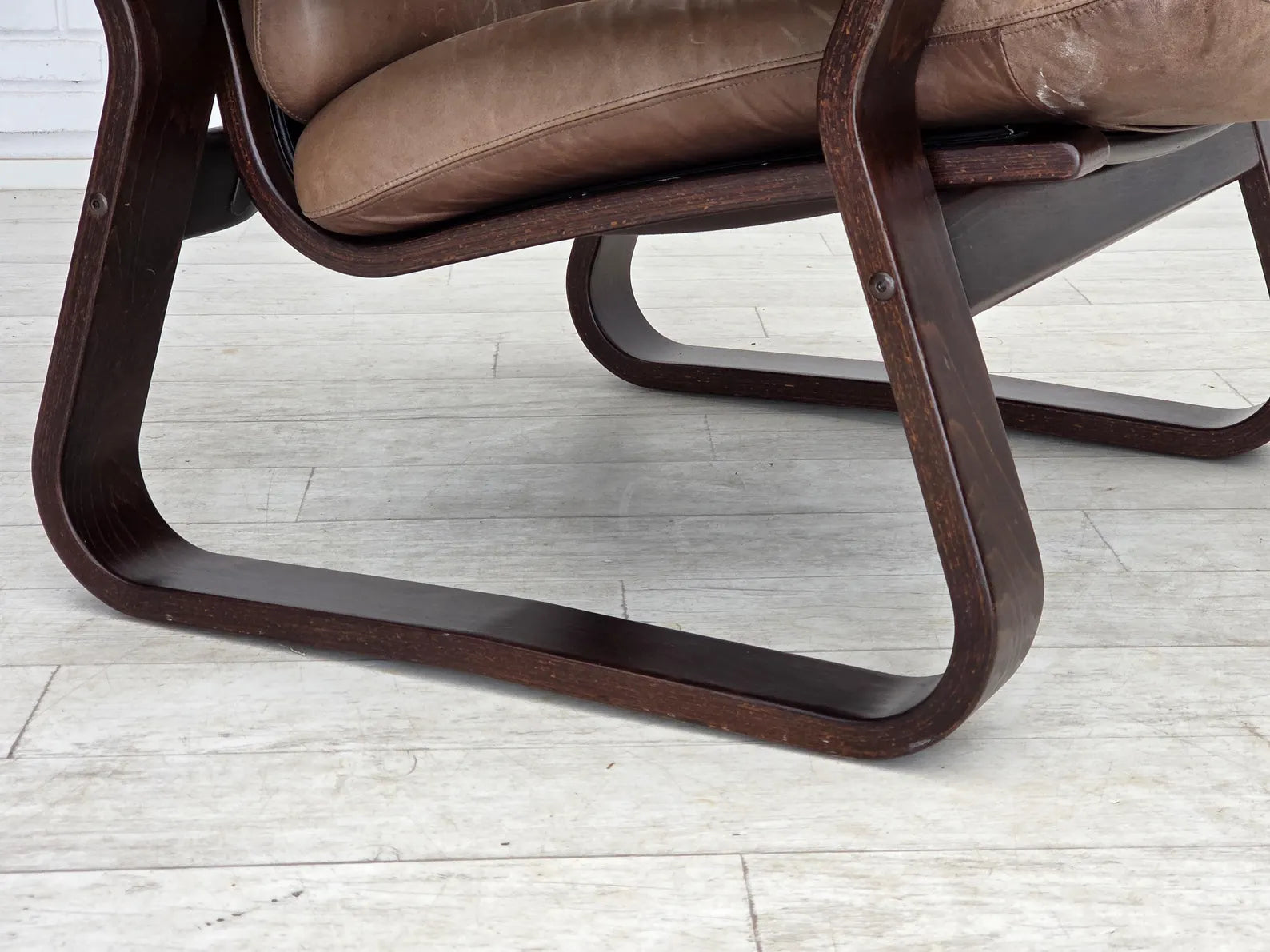 Lounge_Chair_by_Georg_Thams,_Leather_&_Wood,_1970s_Denmark