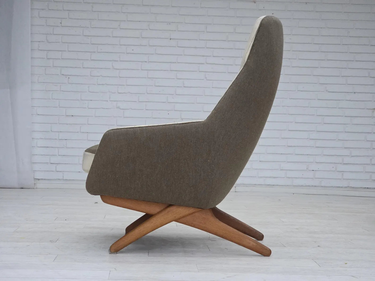 Lounge_Chair_by_Illum_Wikkelsø,_Upholstery_&_Beech_Wood_Frame,_1970s_Denmark