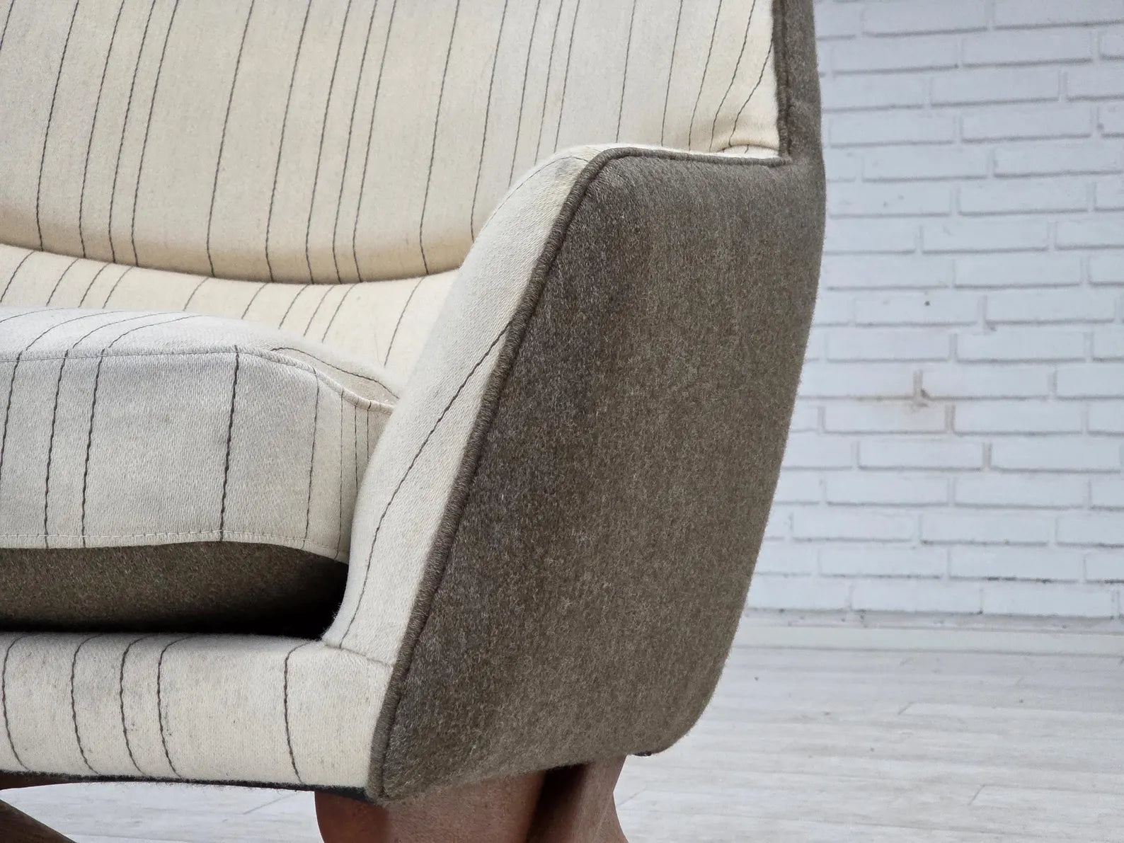 Lounge_Chair_by_Illum_Wikkelsø,_Upholstery_&_Beech_Wood_Frame,_1970s_Denmark