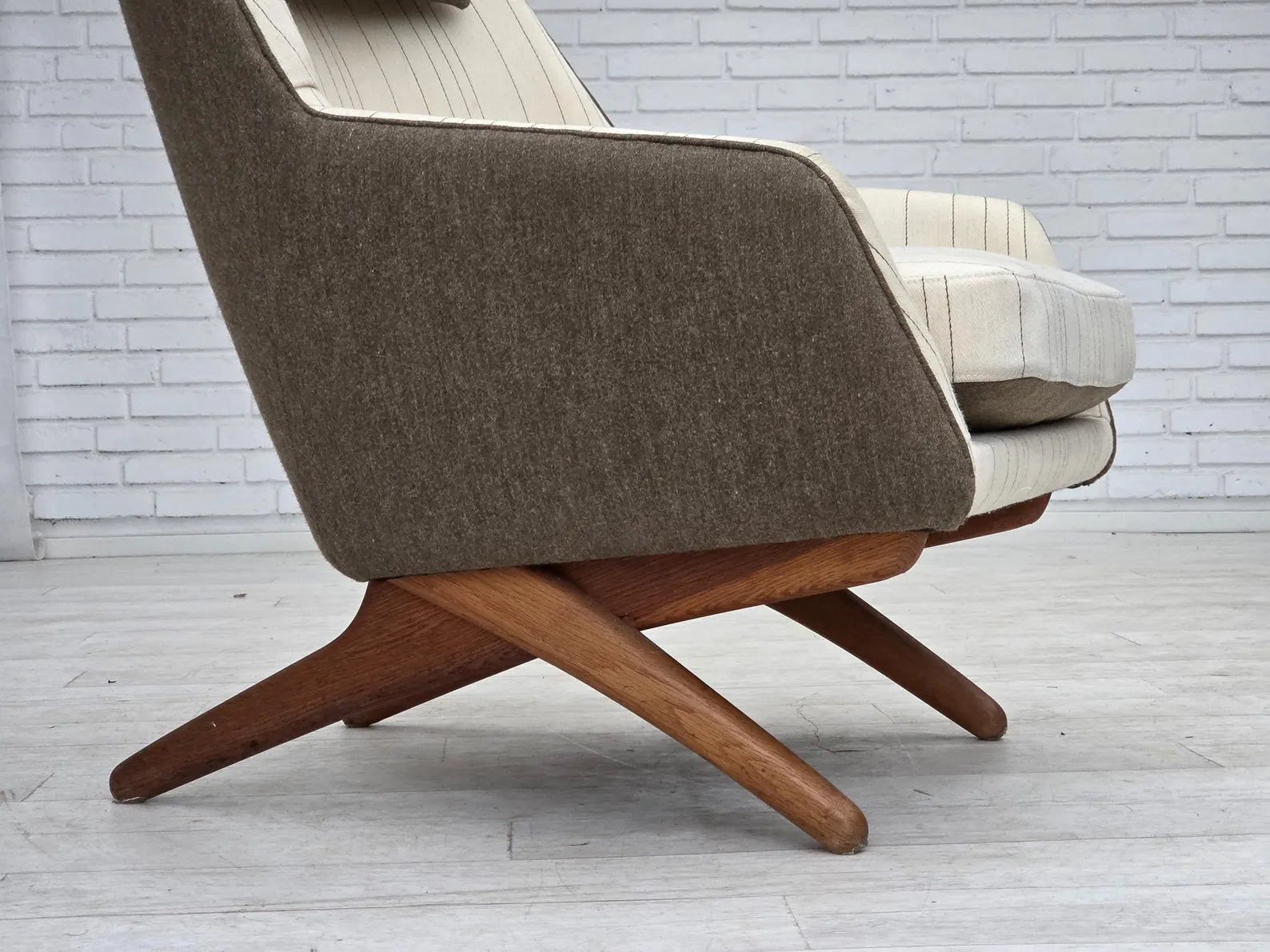 Lounge_Chair_by_Illum_Wikkelsø,_Upholstery_&_Beech_Wood_Frame,_1970s_Denmark