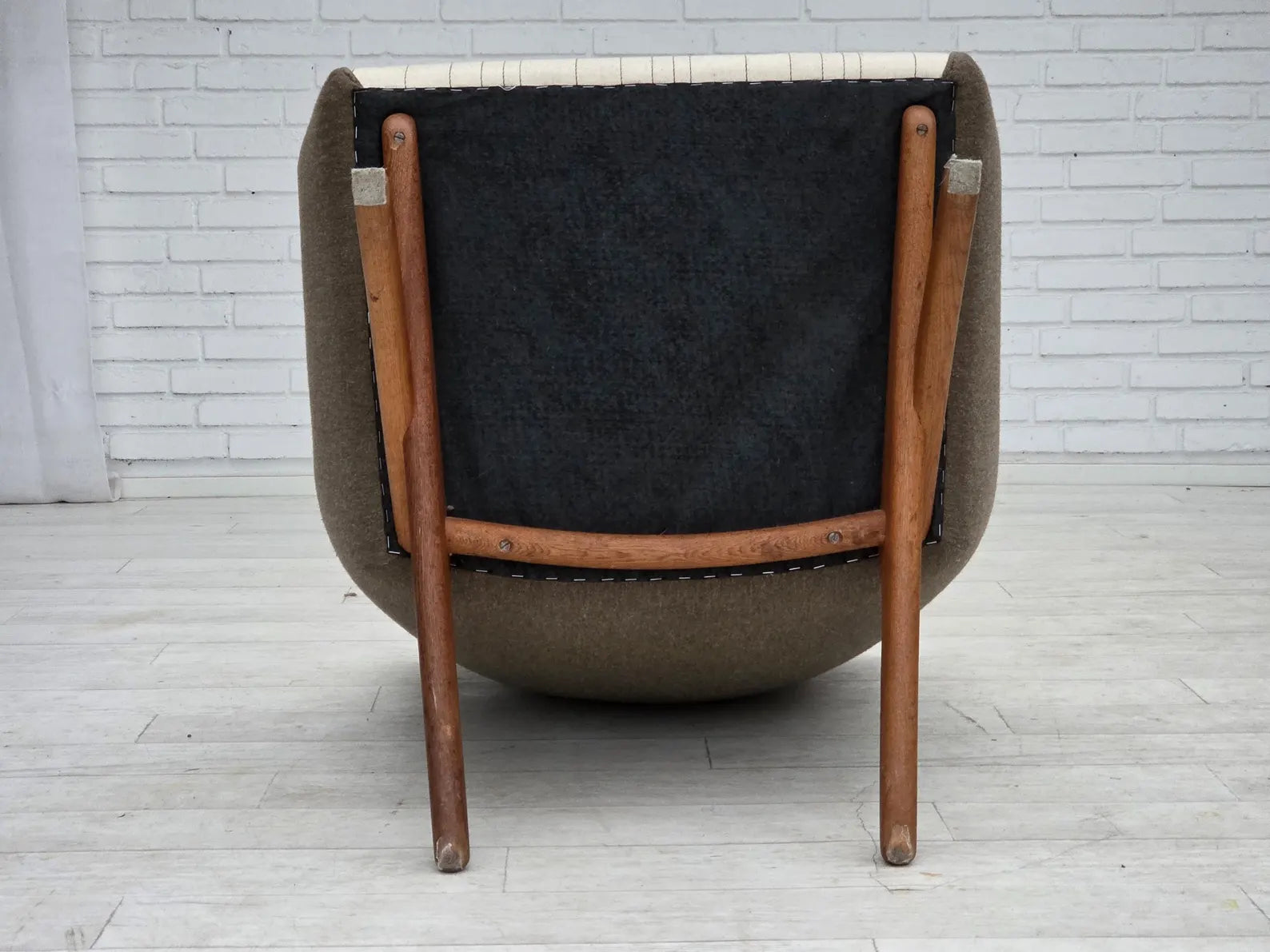 Lounge_Chair_by_Illum_Wikkelsø,_Upholstery_&_Beech_Wood_Frame,_1970s_Denmark