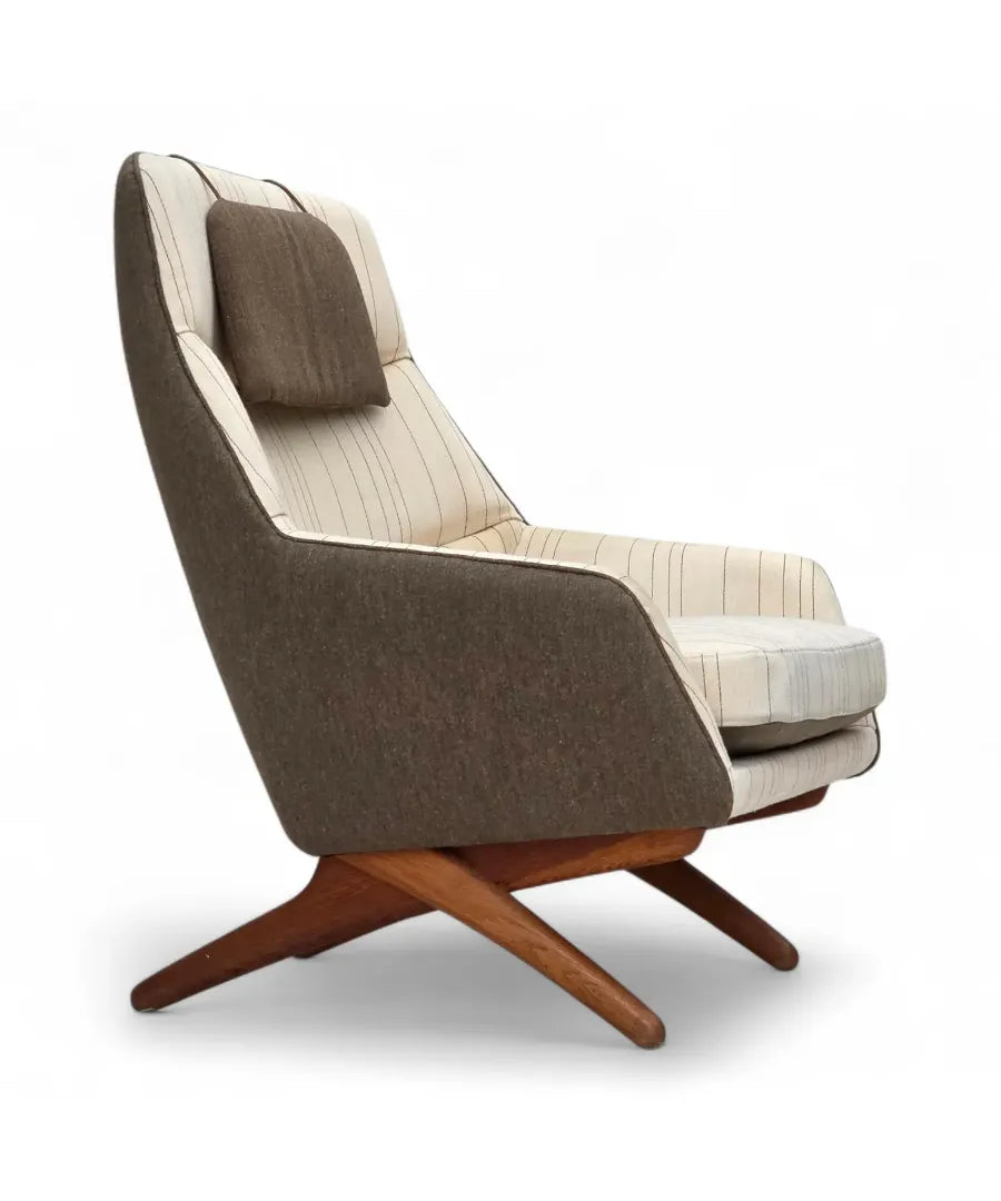Lounge_Chair_by_Illum_Wikkelsø,_Upholstery_&_Beech_Wood_Frame,_1970s_Denmark