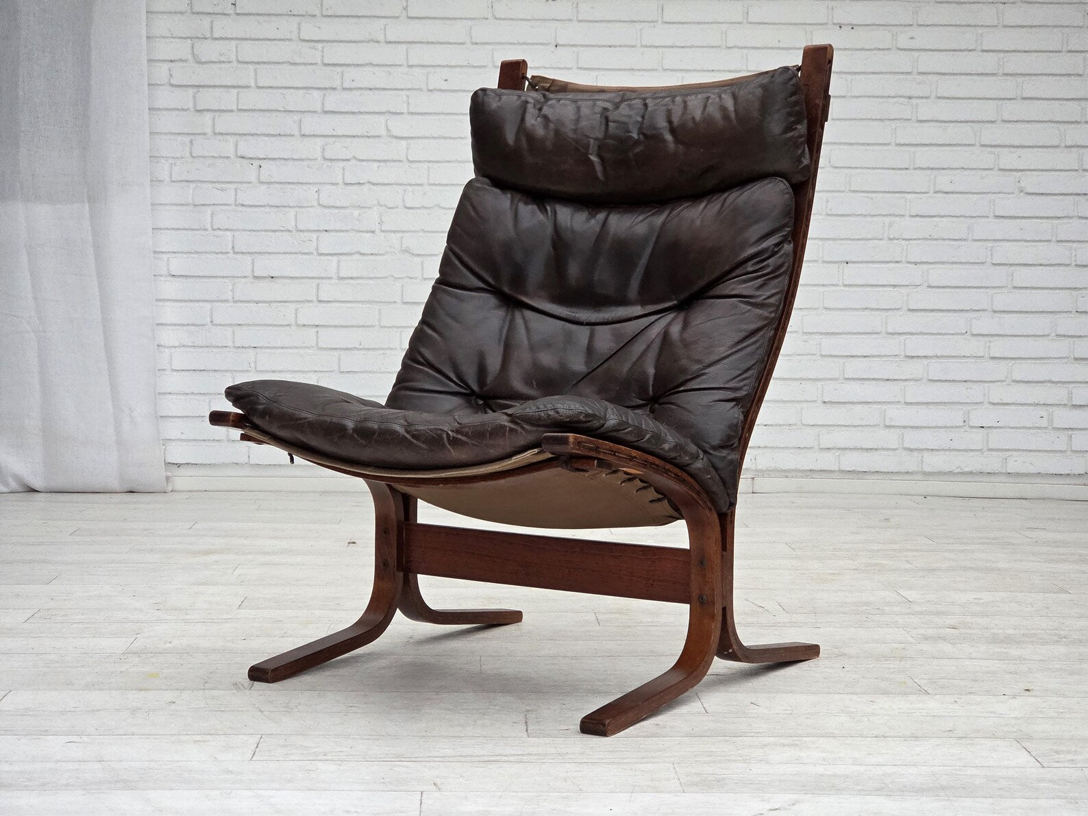 Lounge_Chair_by_Ingmar_Relling,_Leather_&_Beech_Wood,_1970s_Norway