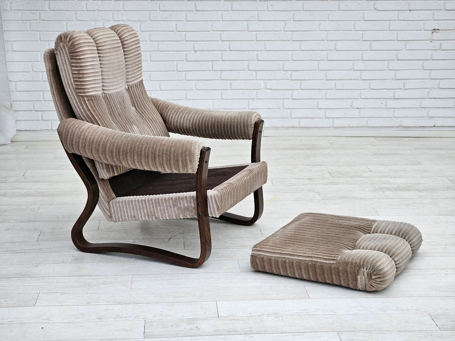 Danish_Bent_Beech_Lounge_Chair_in_Corduroy,_1970s,_Denmark