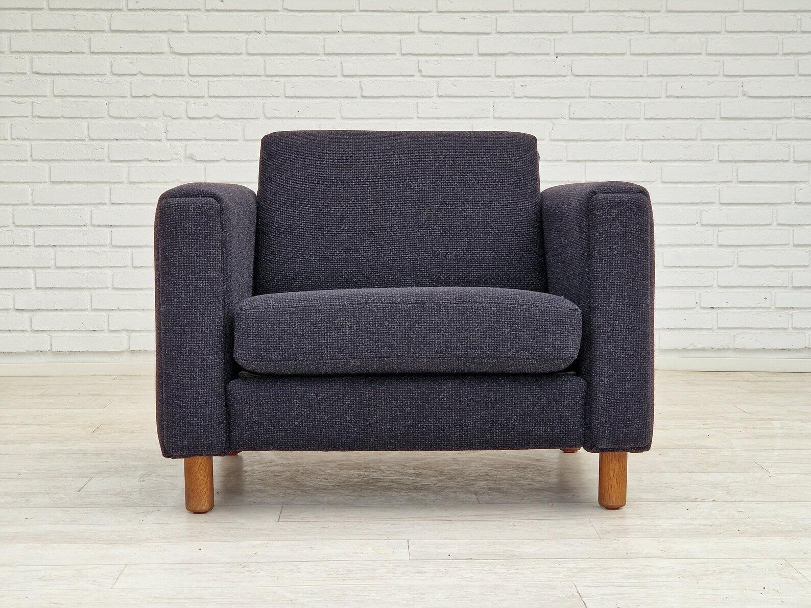 GE300_Lounge_Chair_by_Hans_J._Wegner,_1960s,_Denmark