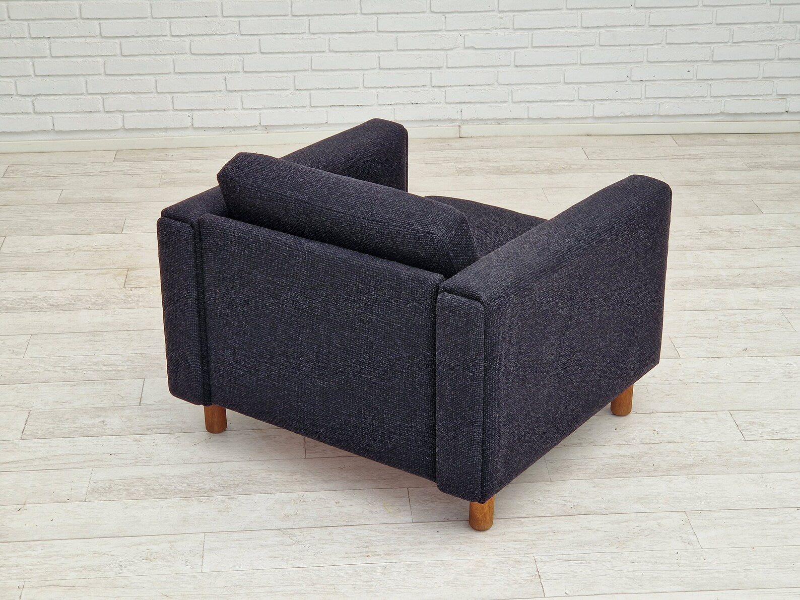 GE300_Lounge_Chair_by_Hans_J._Wegner,_1960s,_Denmark