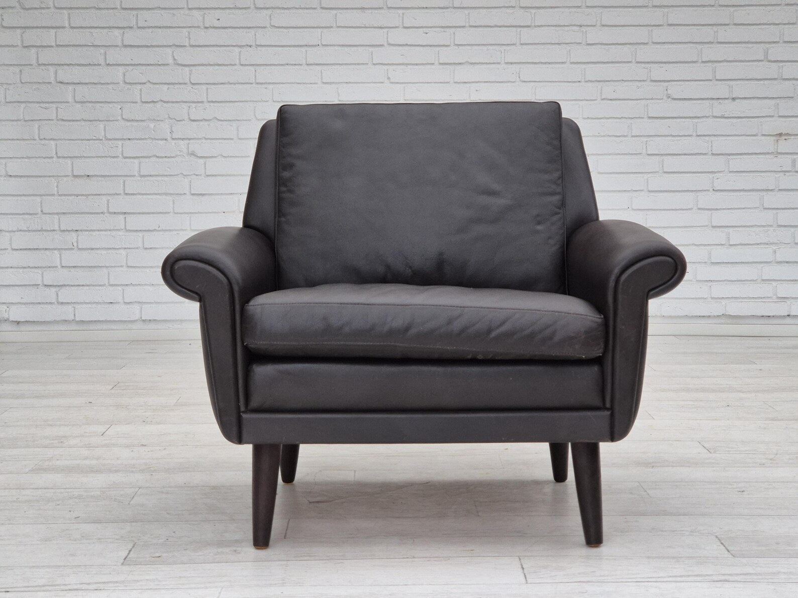 Lounge_Chair_Diplomat_with_Footstool_by_Aage_Christiansen,_1960s_Denmark