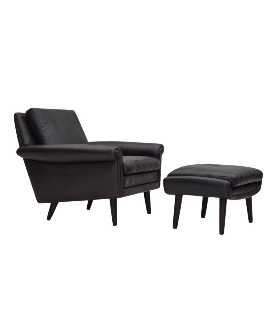 Lounge_Chair_Diplomat_with_Footstool_by_Aage_Christiansen,_1960s_Denmark